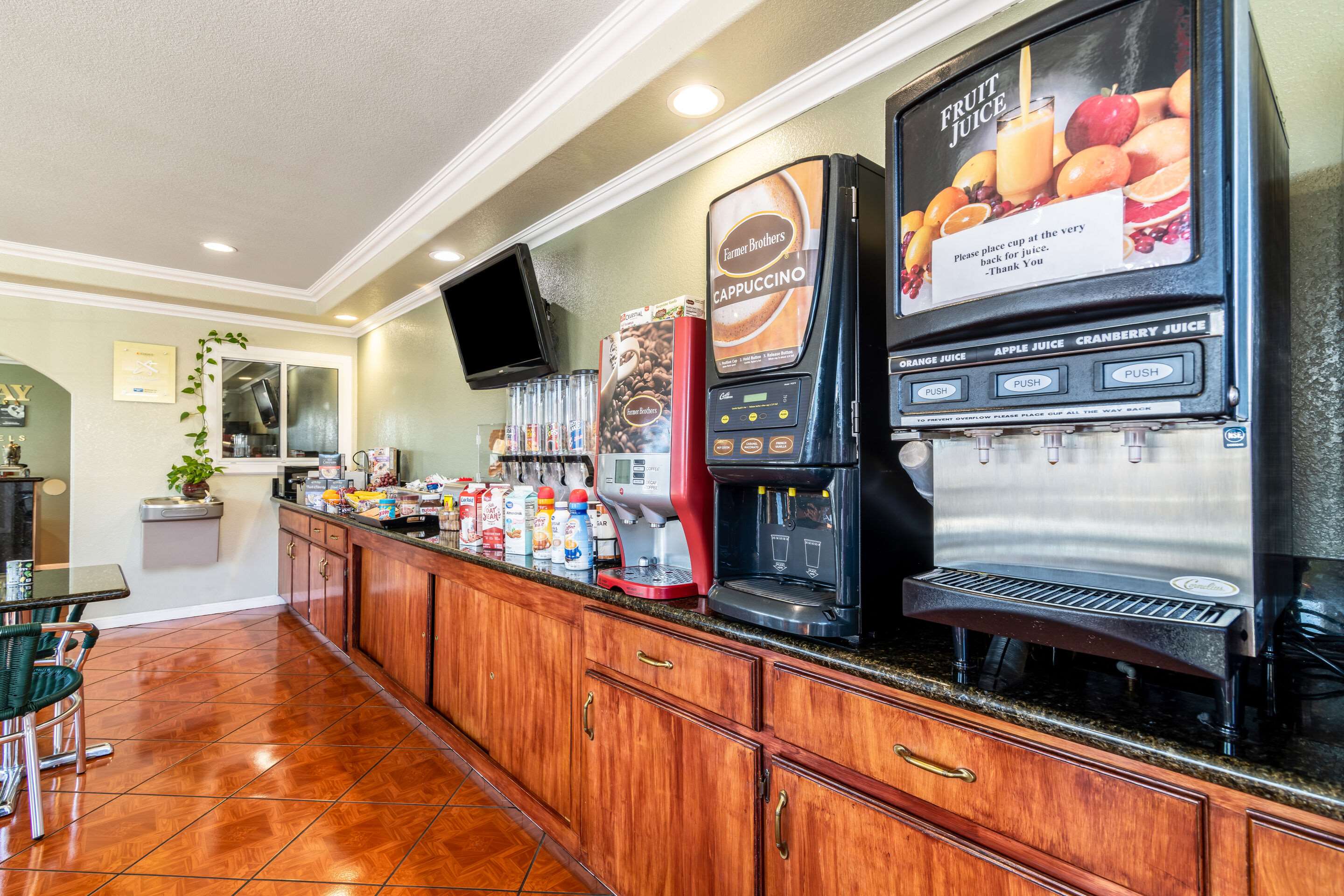 Breakfast area | Rodeway Inn On Historic Route 66