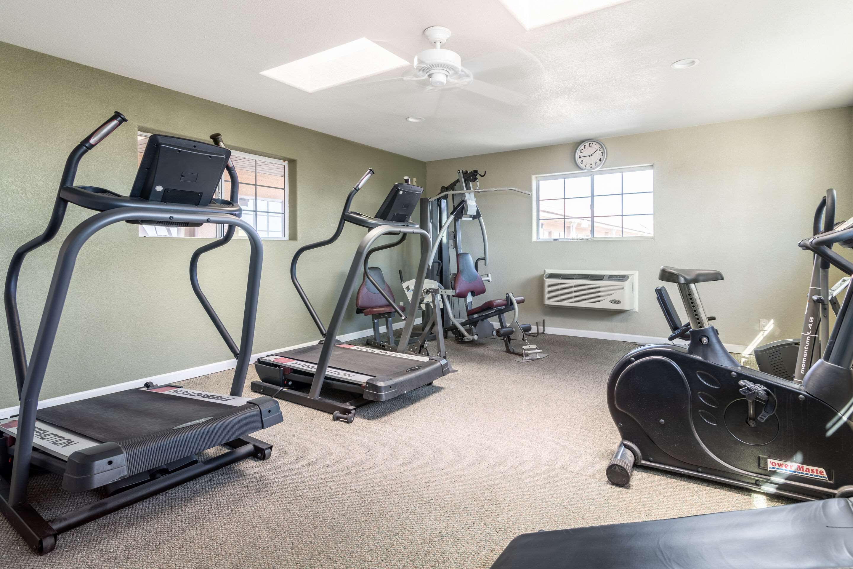 Fitness center | Rodeway Inn On Historic Route 66