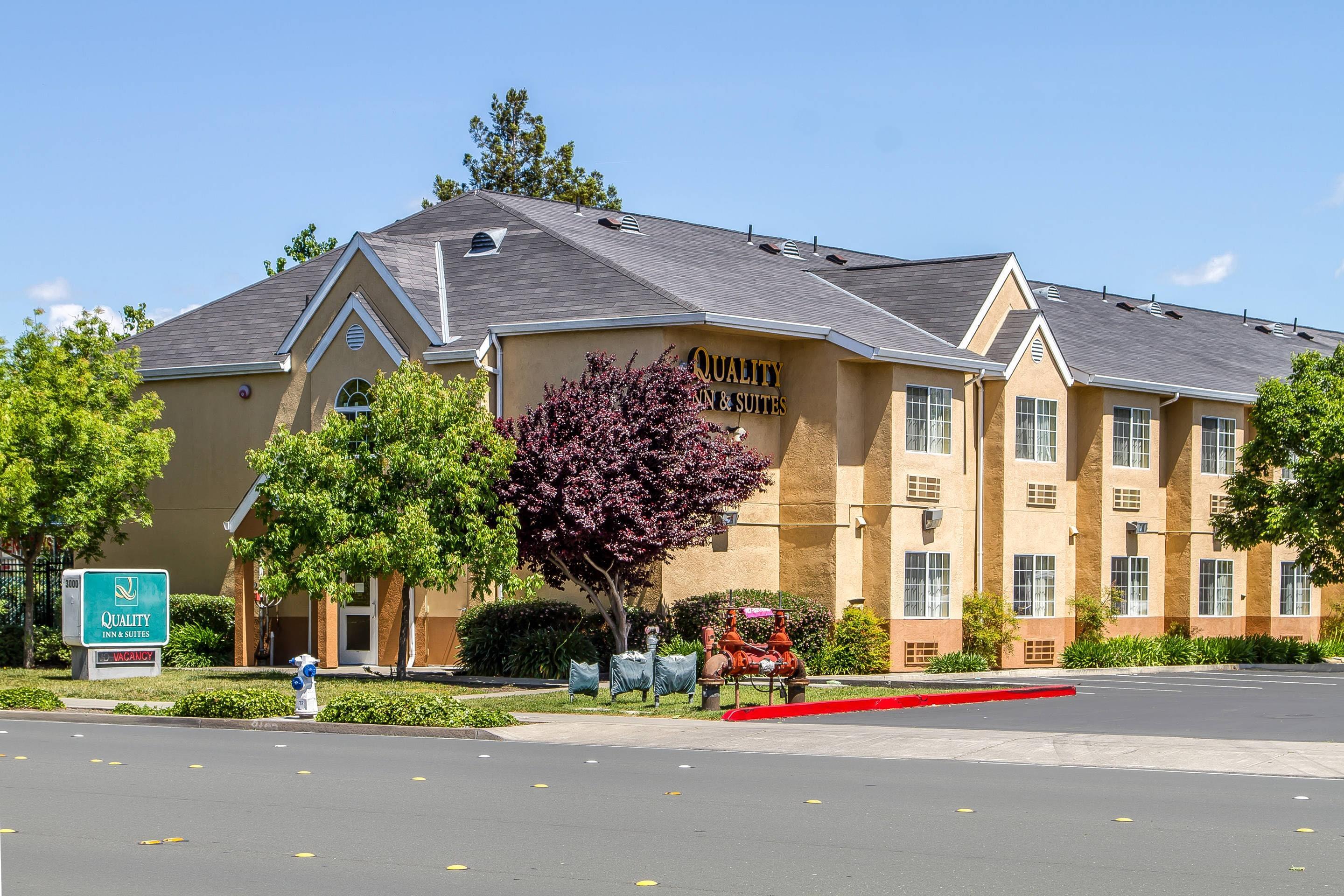 Exterior | Quality Inn & Suites Santa Rosa