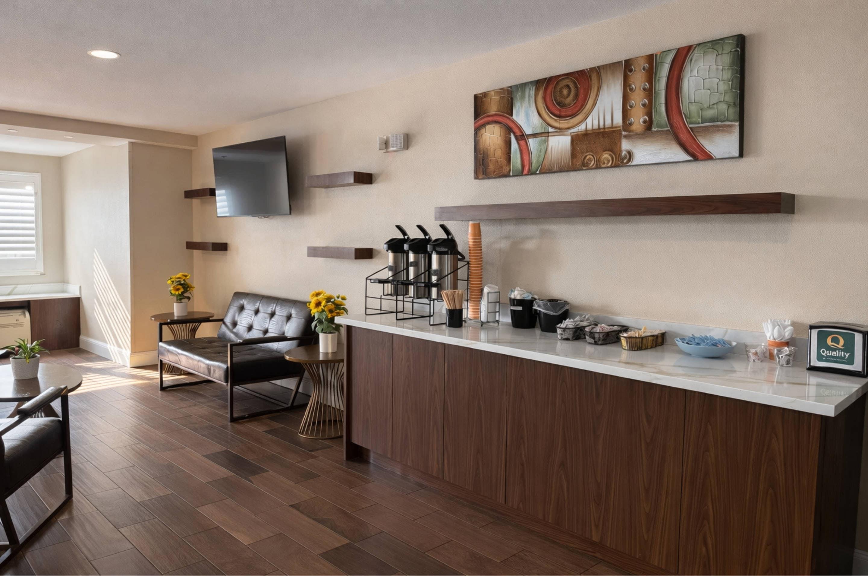 Hotel lobby | Quality Inn & Suites Santa Rosa