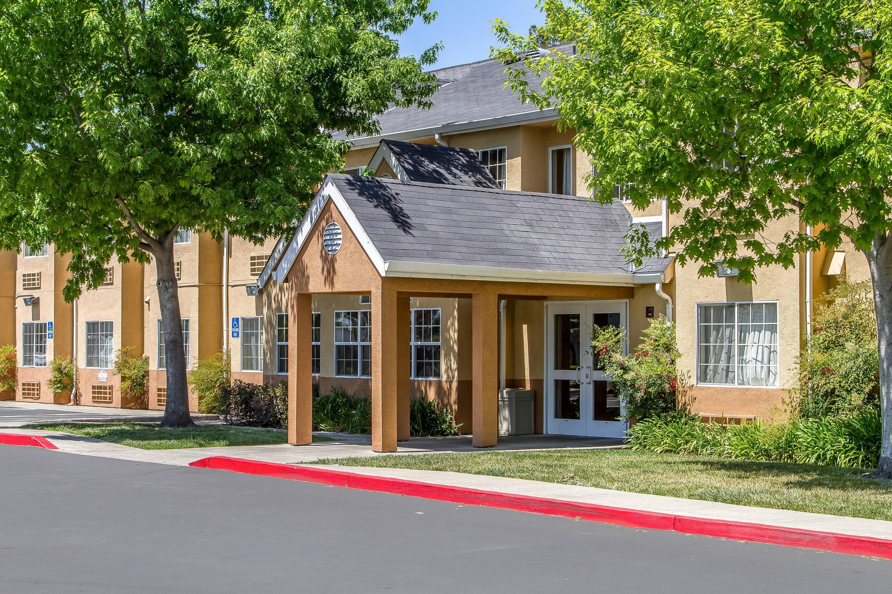 Exterior | Quality Inn & Suites Santa Rosa