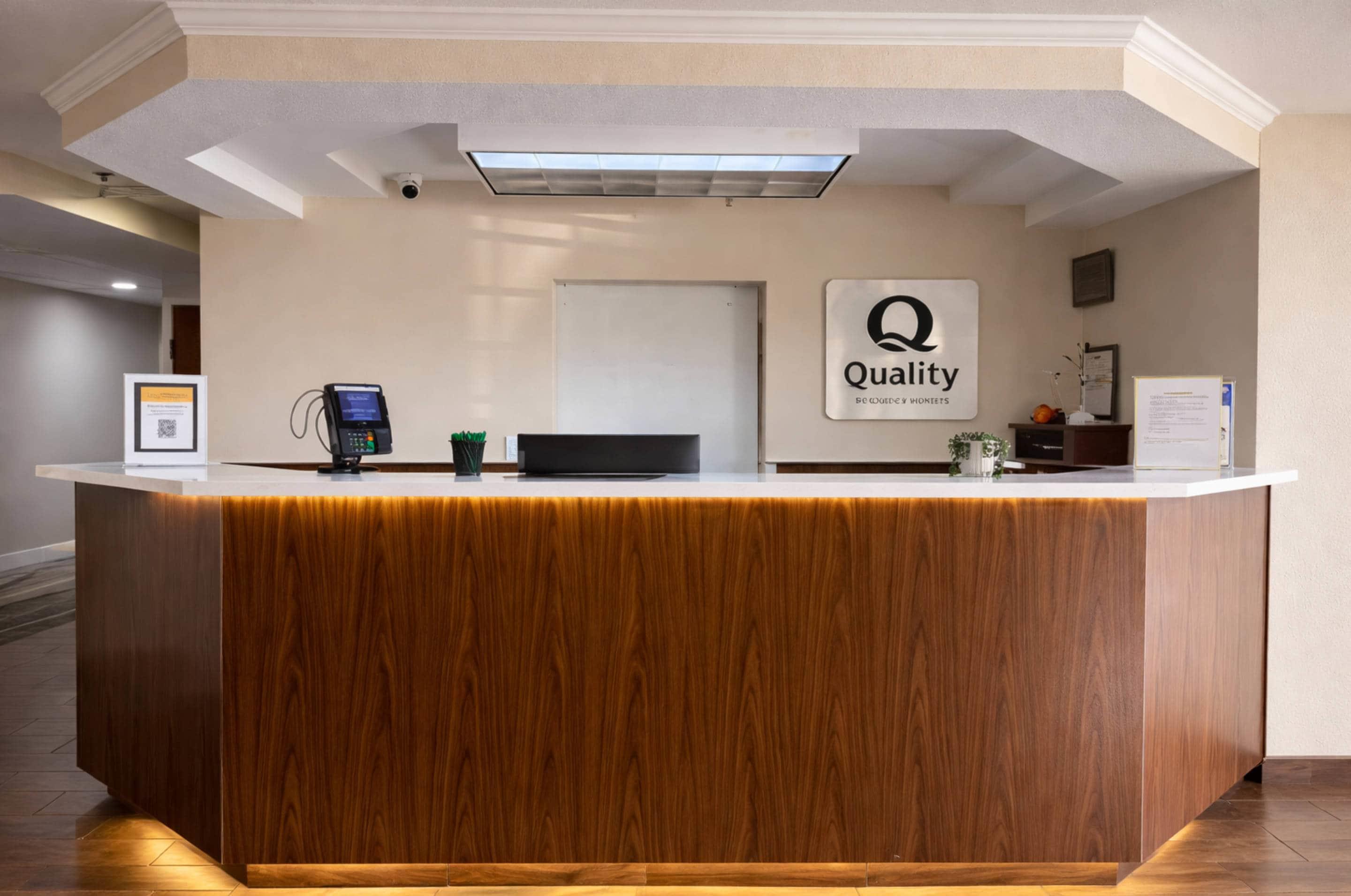 Front desk | Quality Inn & Suites Santa Rosa