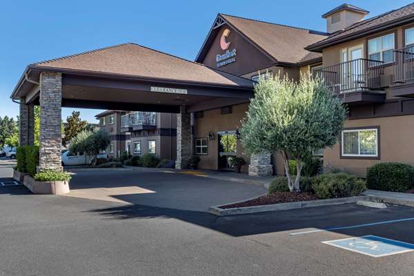 Exterior view - Comfort Inn & Suites Ukiah
