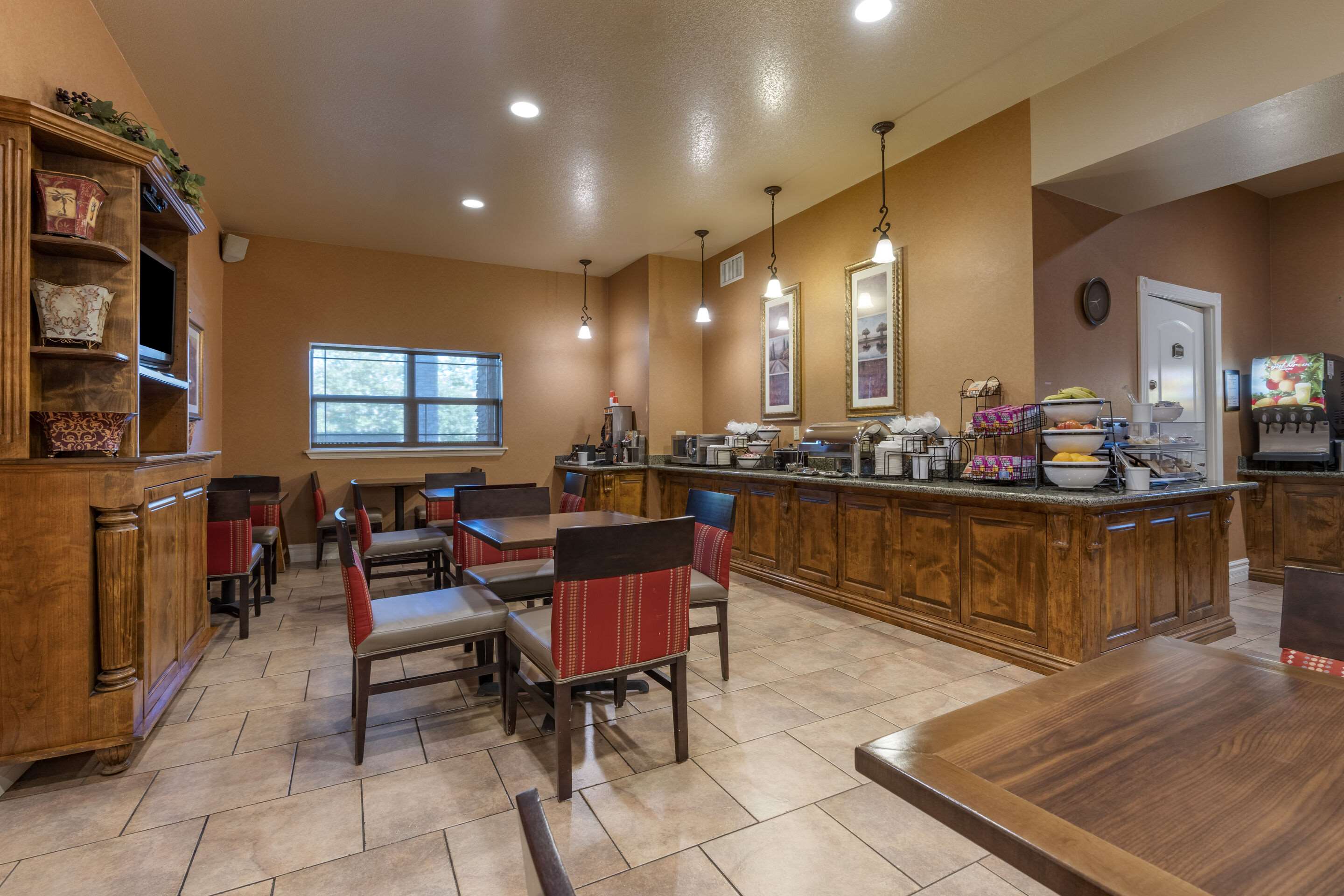Spacious breakfast area | Comfort Inn & Suites Ukiah Mendocino County