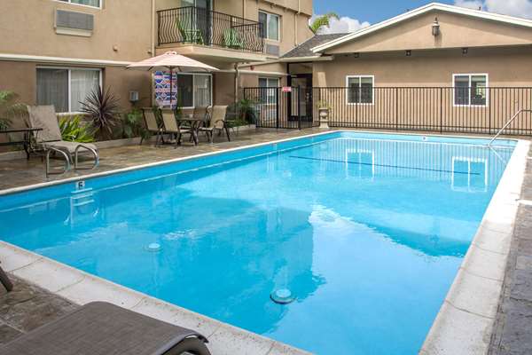 Pool - Comfort Inn Hawthorne