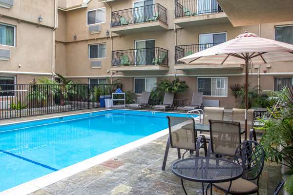 Pool - Comfort Inn Hawthorne