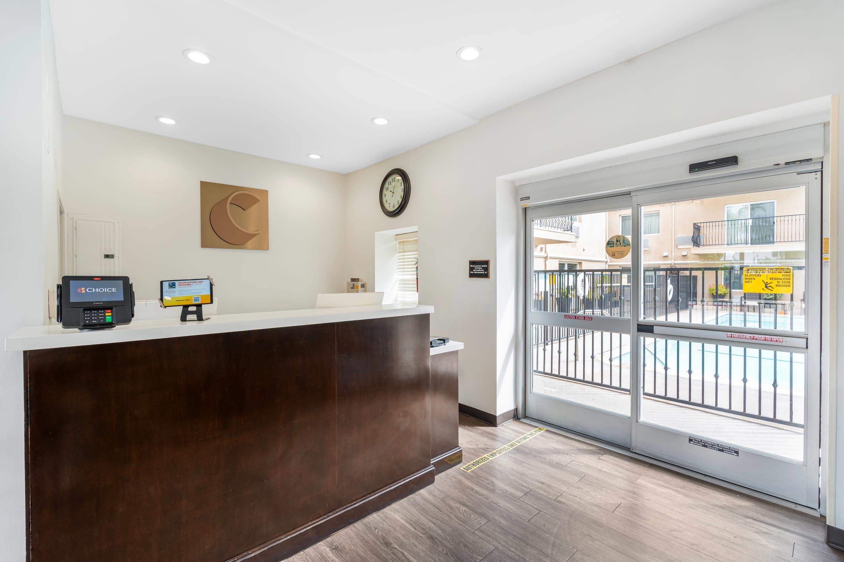 Front desk | Comfort Inn Cockatoo near LAX Airport