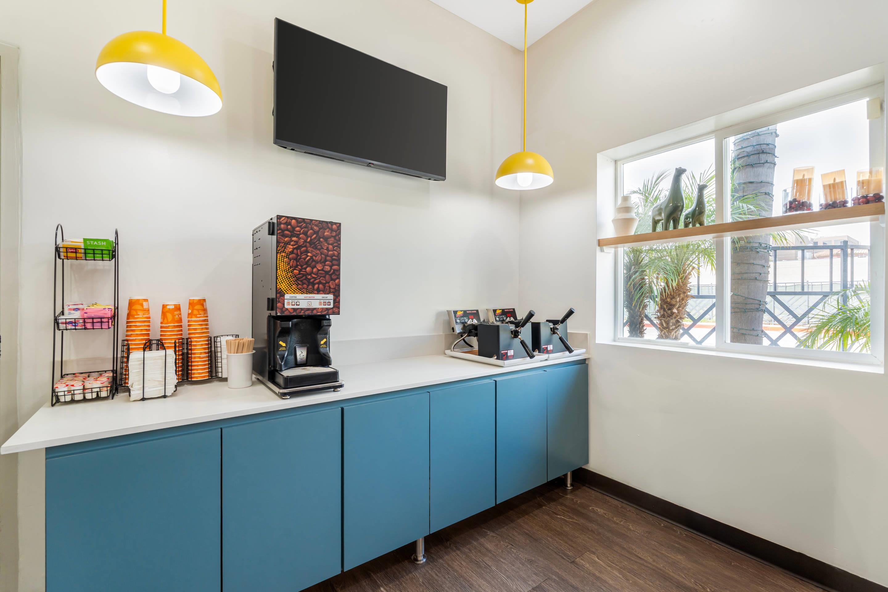 Breakfast area | Comfort Inn Cockatoo near LAX Airport
