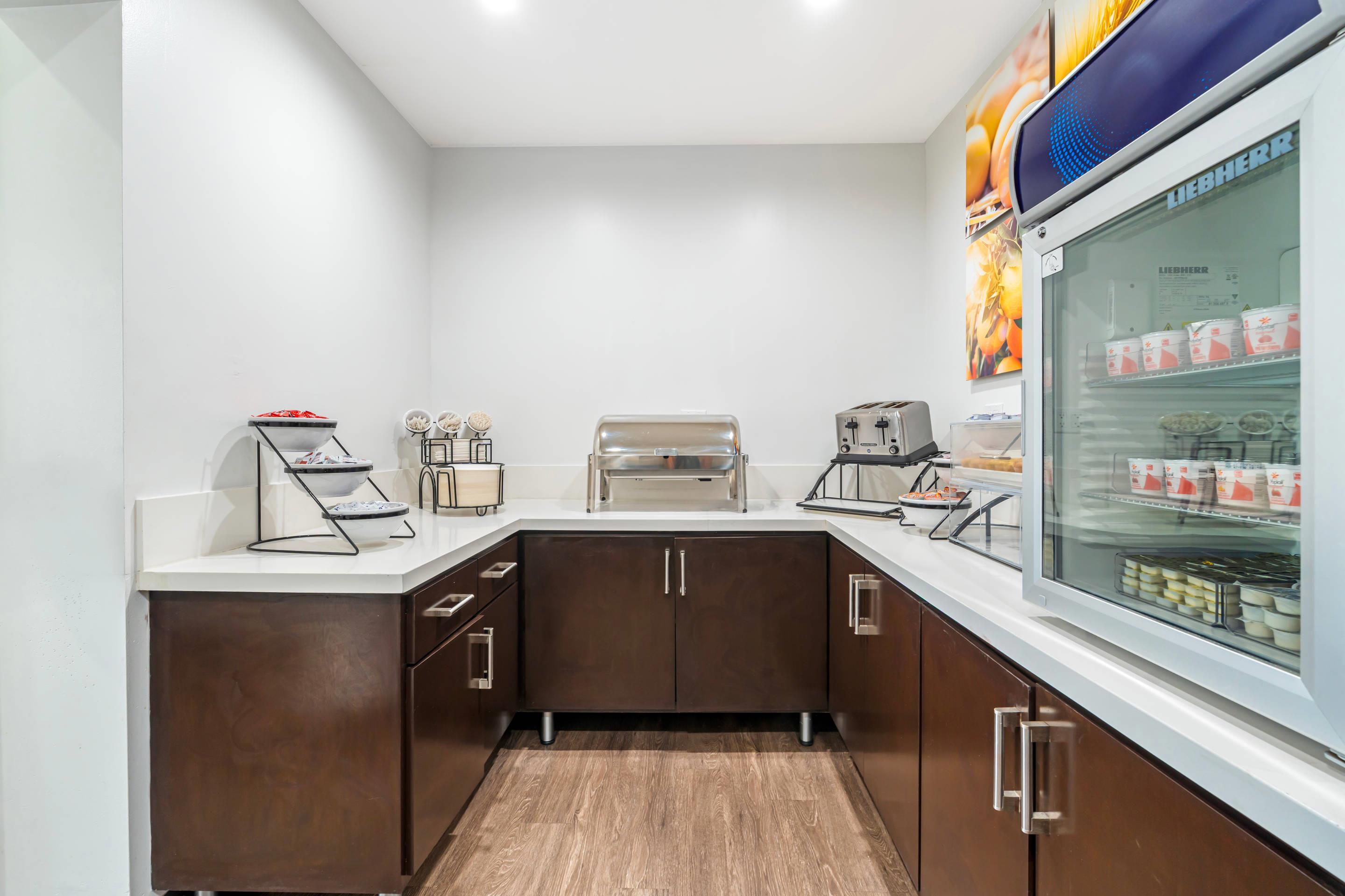 Breakfast area | Comfort Inn Cockatoo near LAX Airport