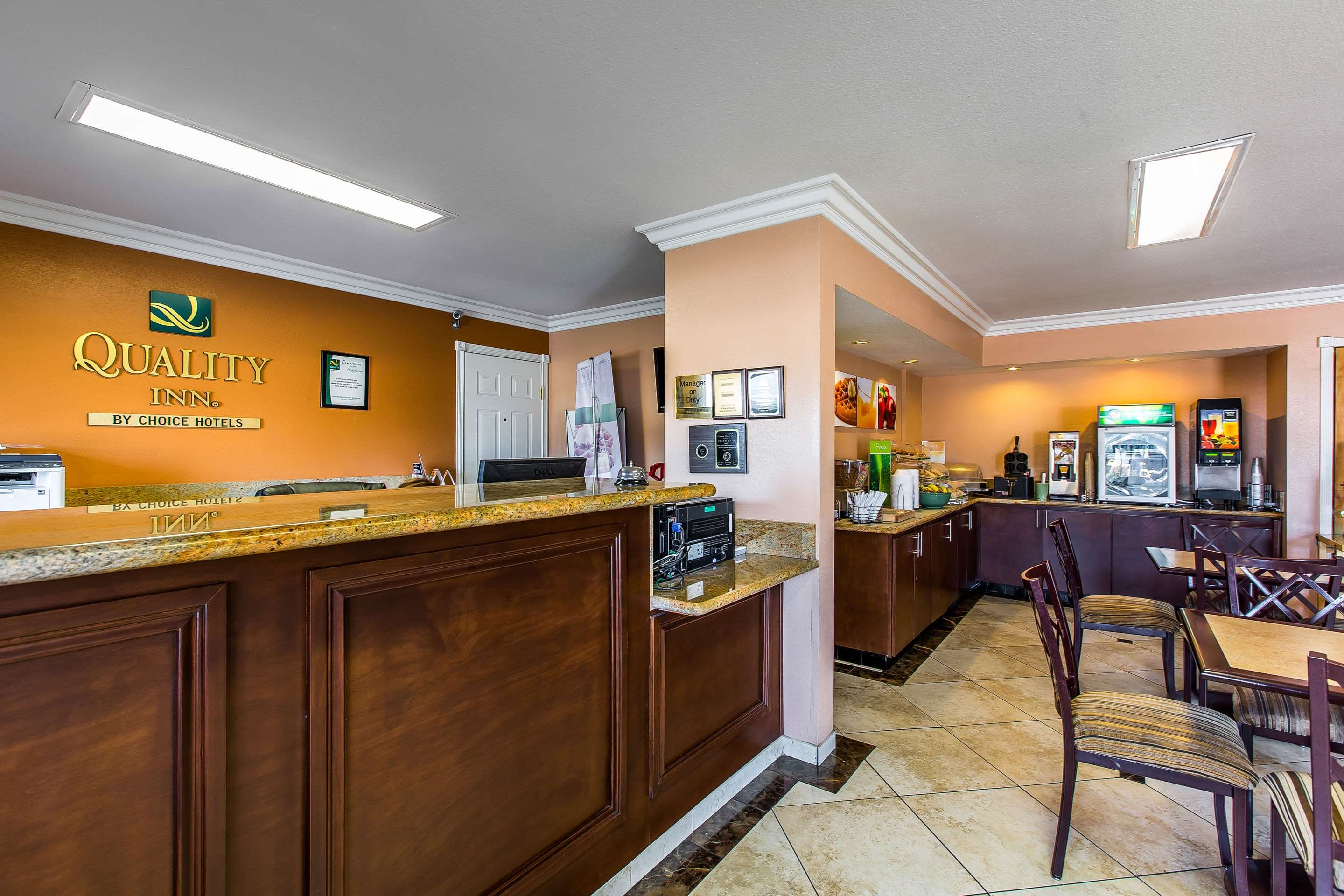 Hotel lobby | Quality Inn Lake Elsinore