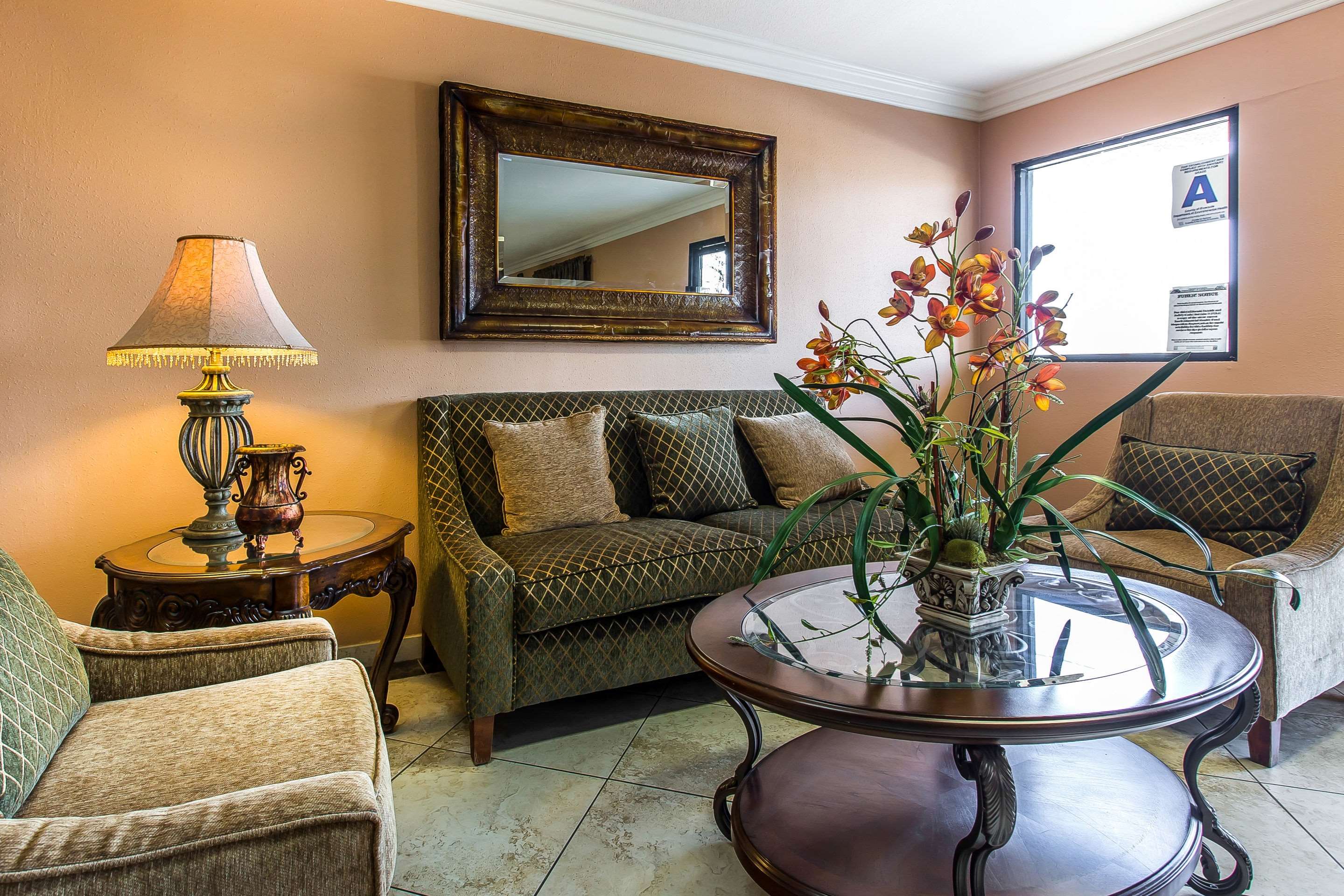 Hotel lobby | Quality Inn Lake Elsinore