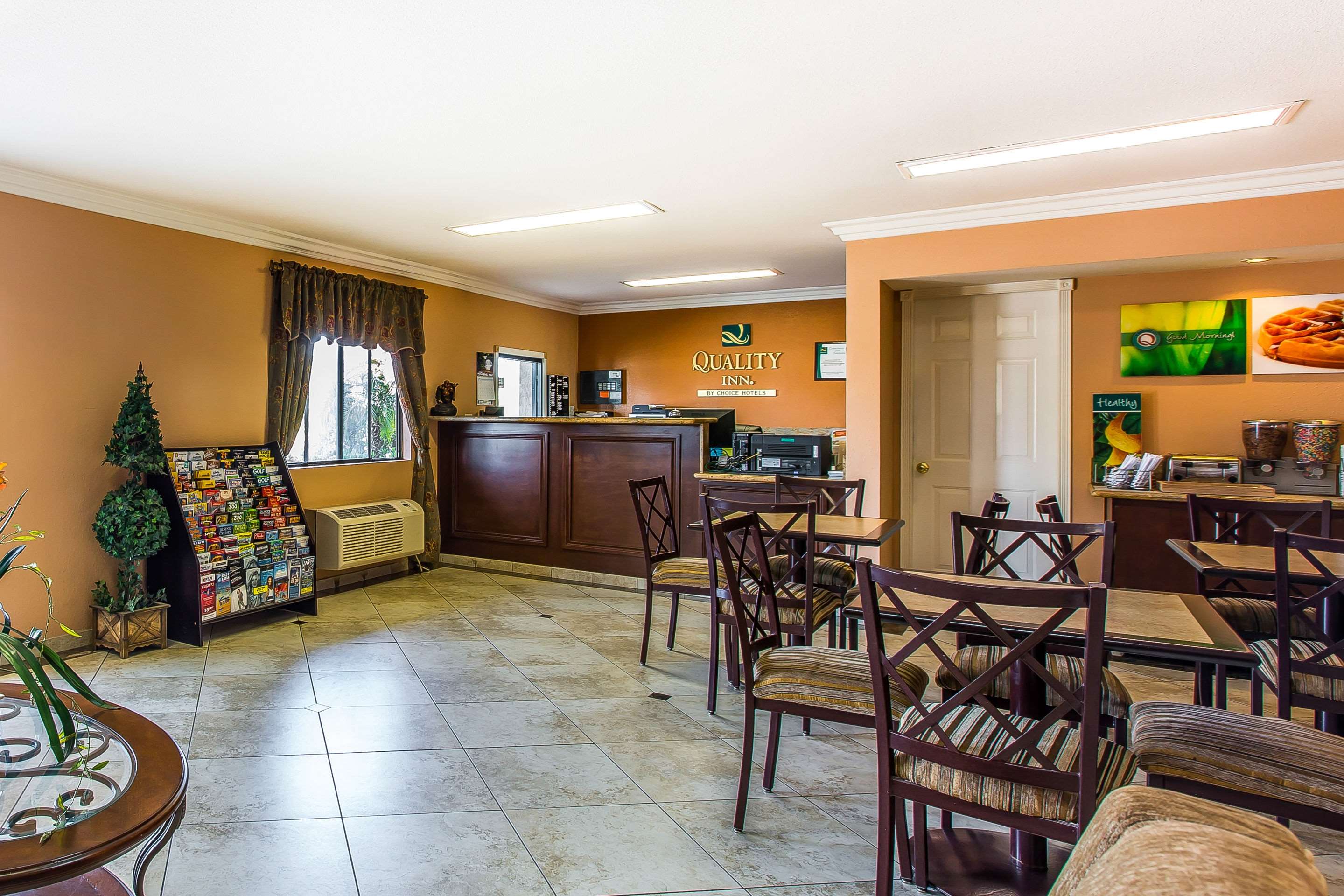 Hotel lobby | Quality Inn Lake Elsinore
