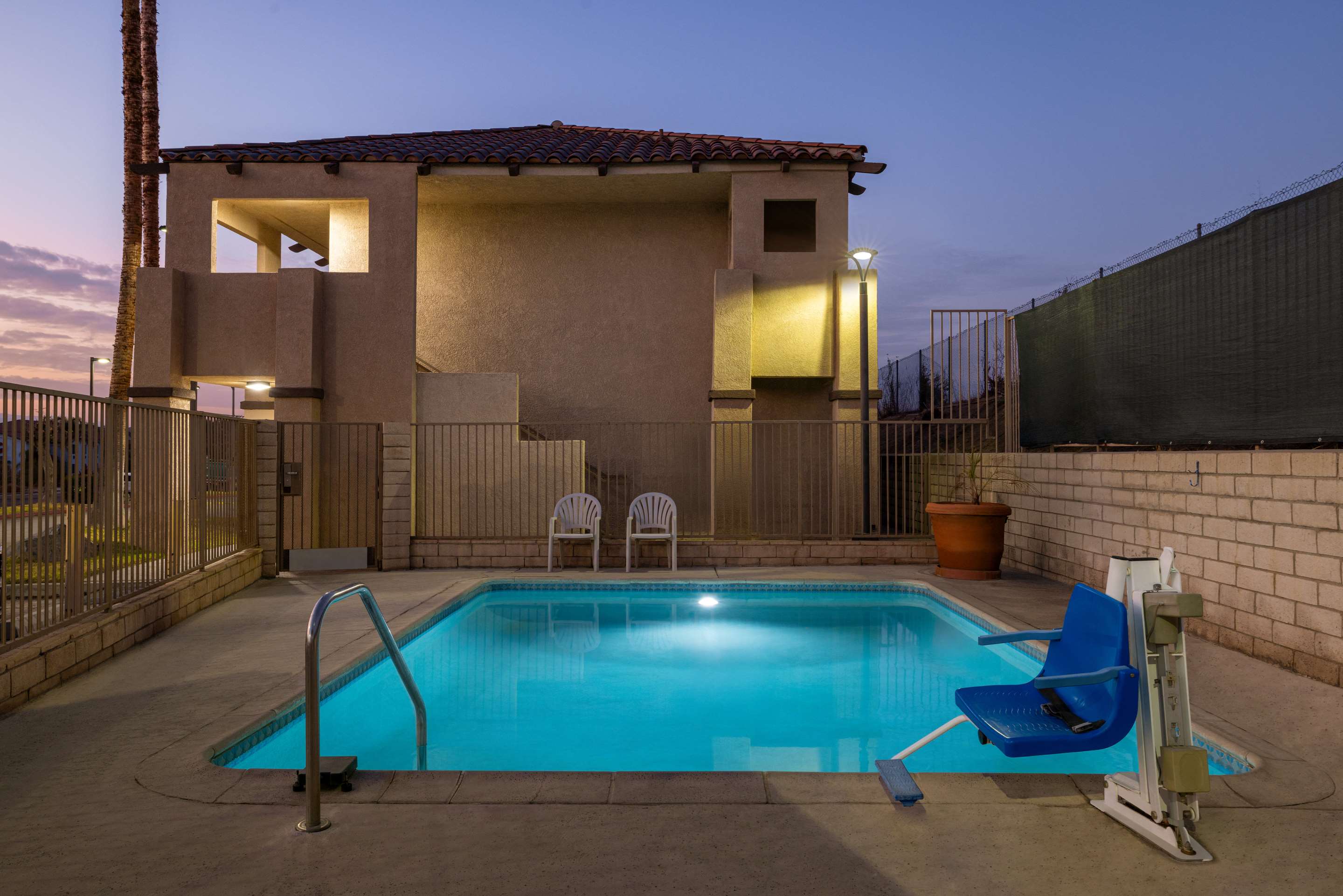 Outdoor pool | Quality Inn Lake Elsinore