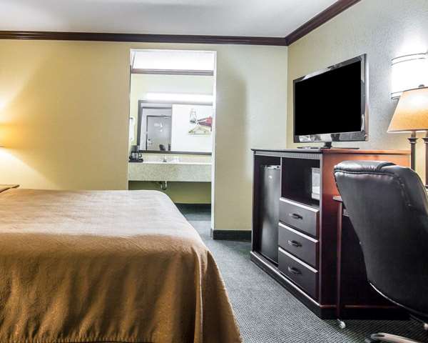  - Quality Inn Naval Base San Diego - I-5, Exit 12