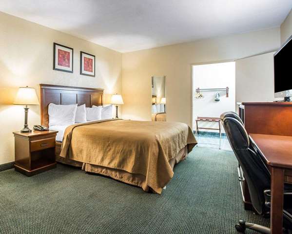  - Quality Inn Naval Base San Diego - I-5, Exit 12