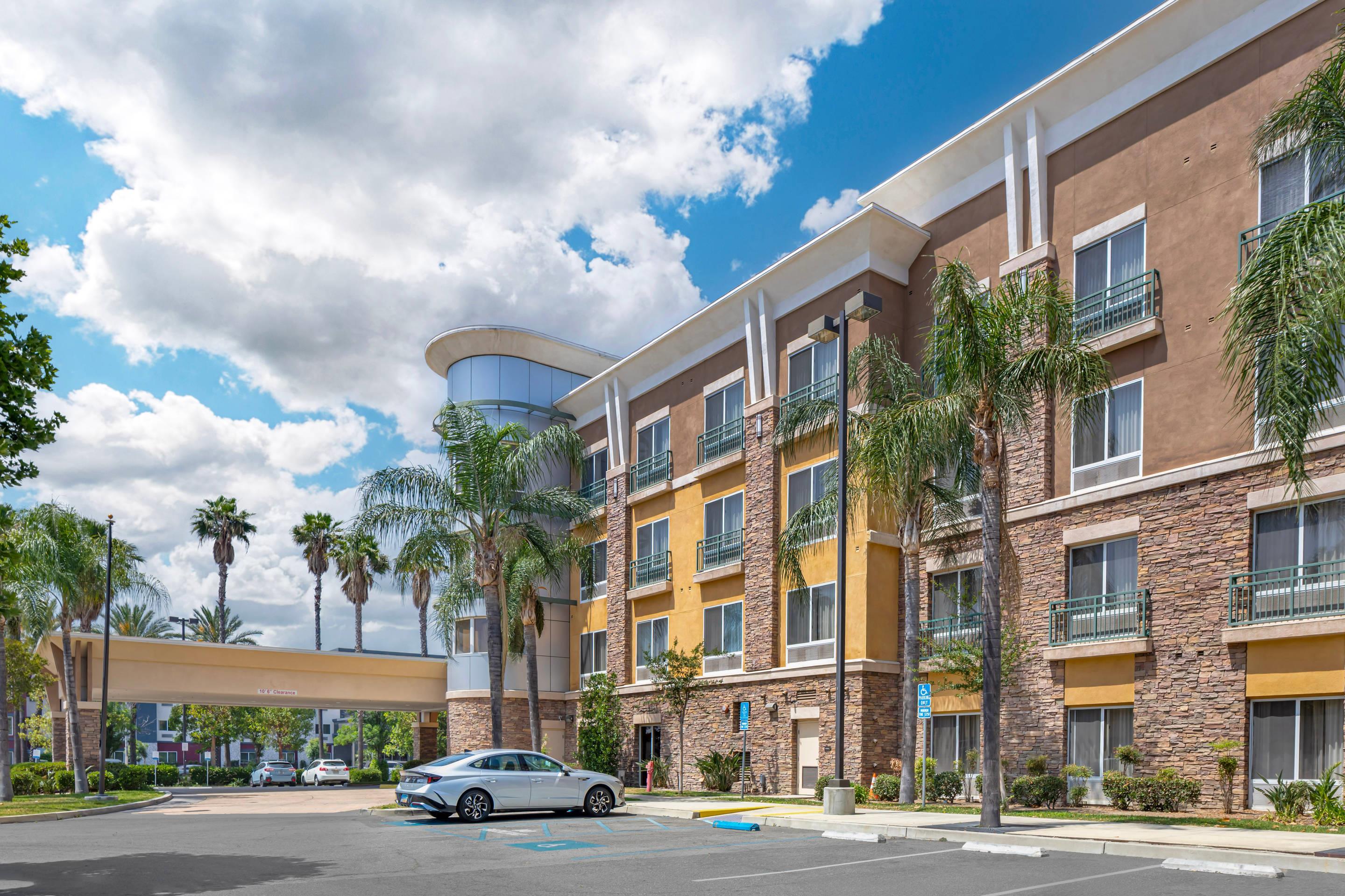 Hotel exterior | Comfort Suites Ontario Airport Convention Center