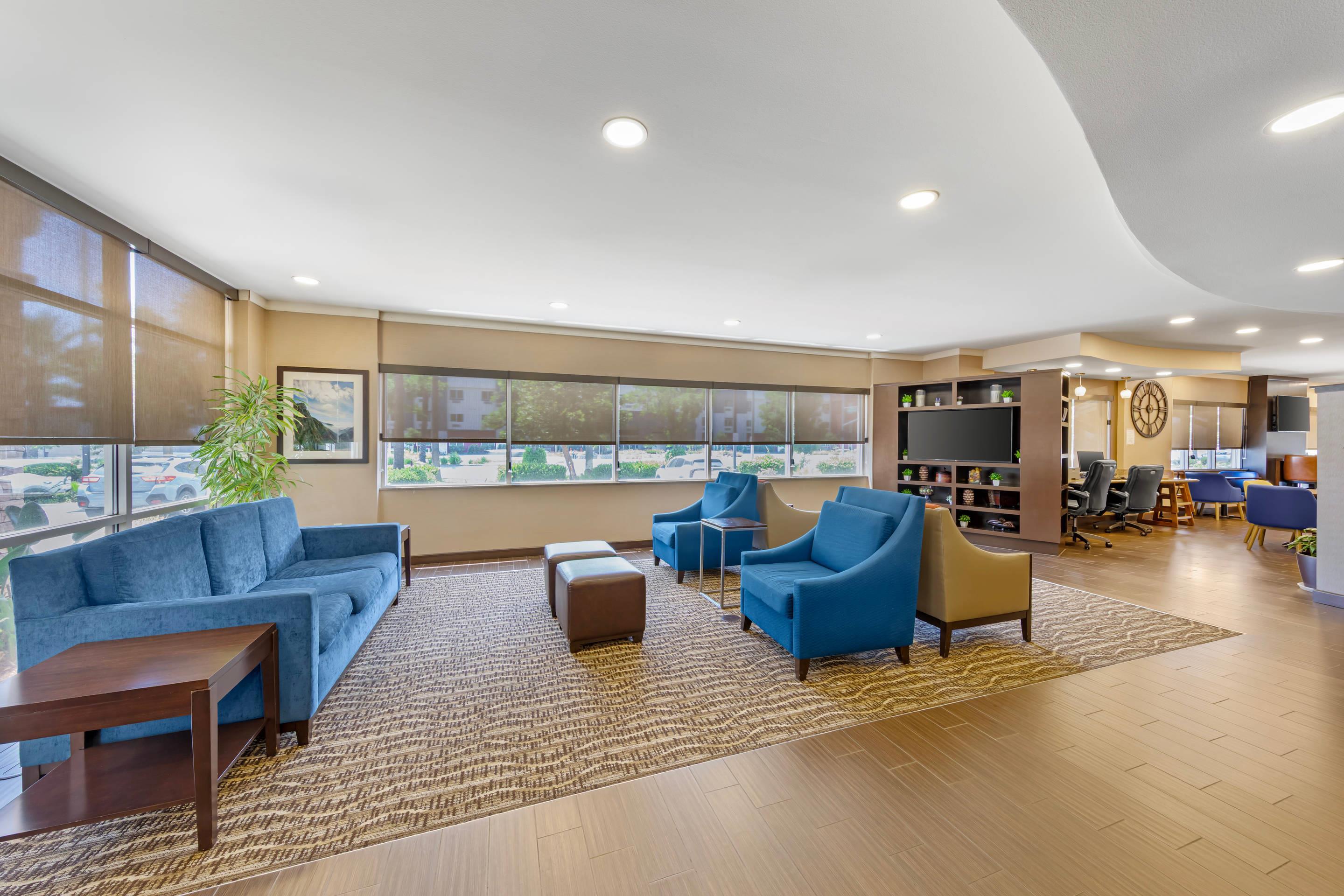 Hotel lobby | Comfort Suites Ontario Airport Convention Center