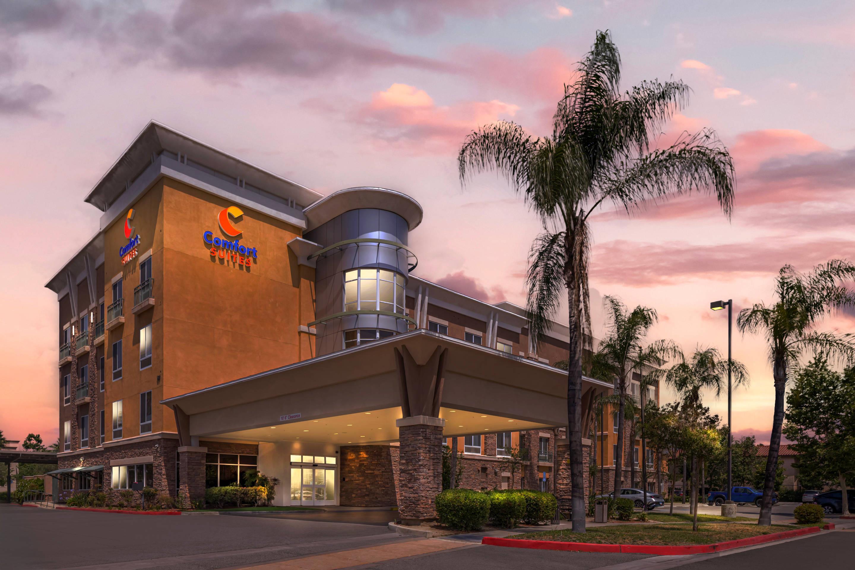 Hotel at night | Comfort Suites Ontario Airport Convention Center