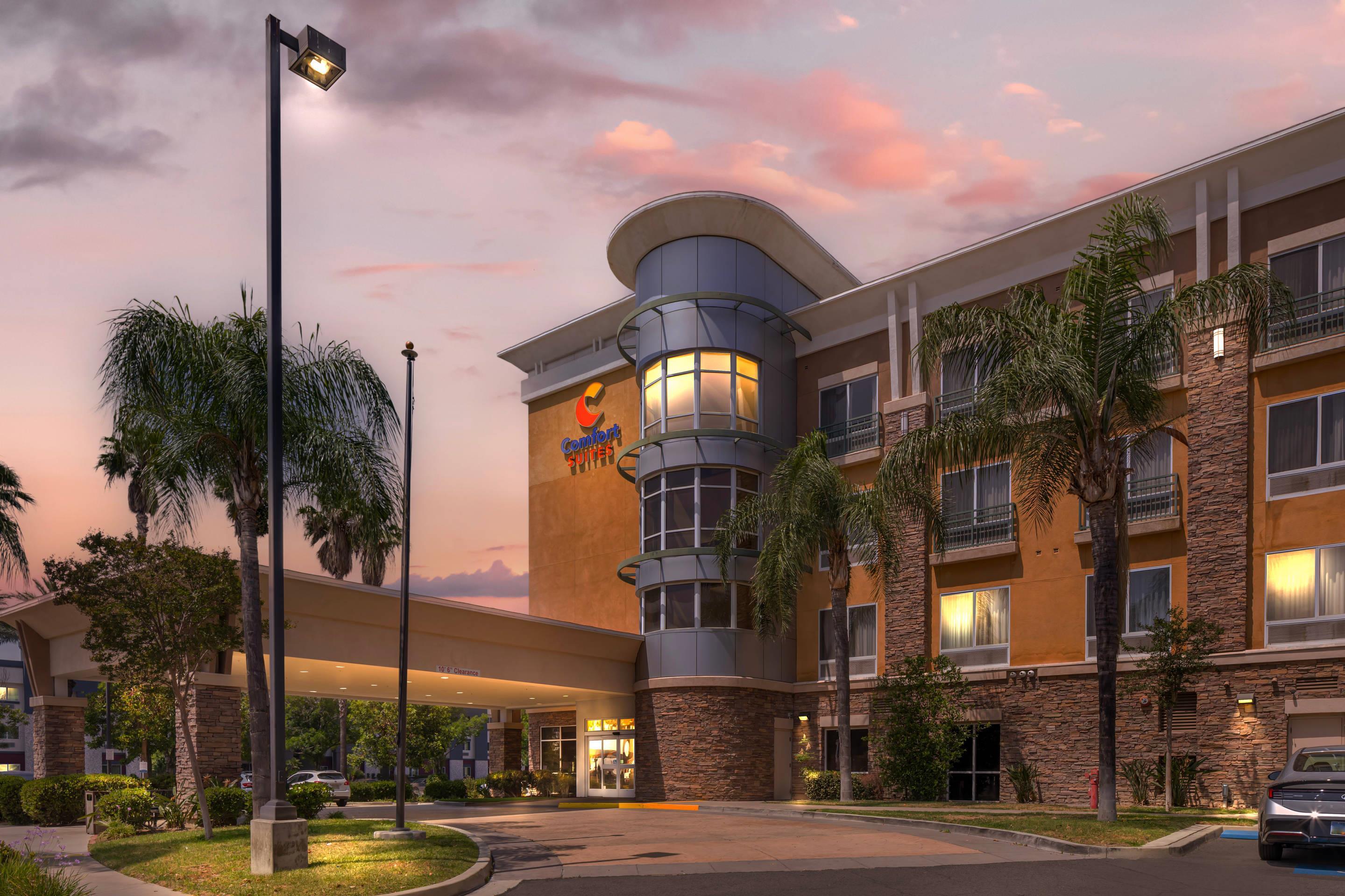 Hotel at night | Comfort Suites Ontario Airport Convention Center