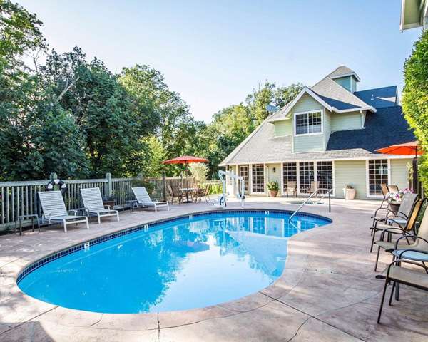 Pool - Baechtel Creek Inn & Spa Willits