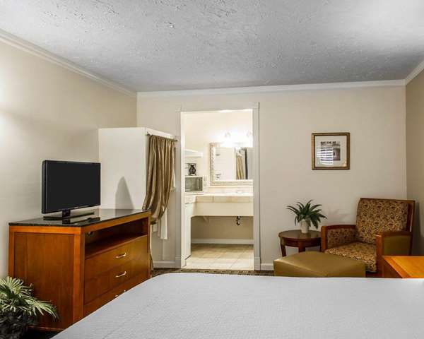  - Baechtel Creek Inn & Spa Willits