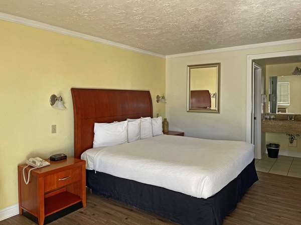  - Baechtel Creek Inn & Spa Willits