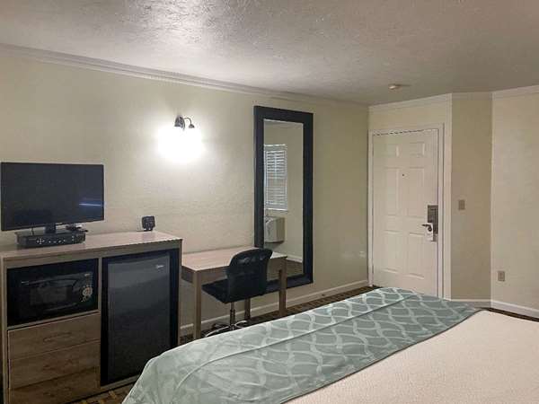  - Baechtel Creek Inn & Spa Willits