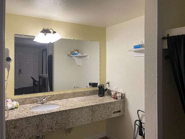  - Baechtel Creek Inn & Spa Willits