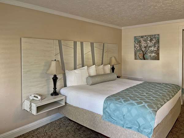  - Baechtel Creek Inn & Spa Willits