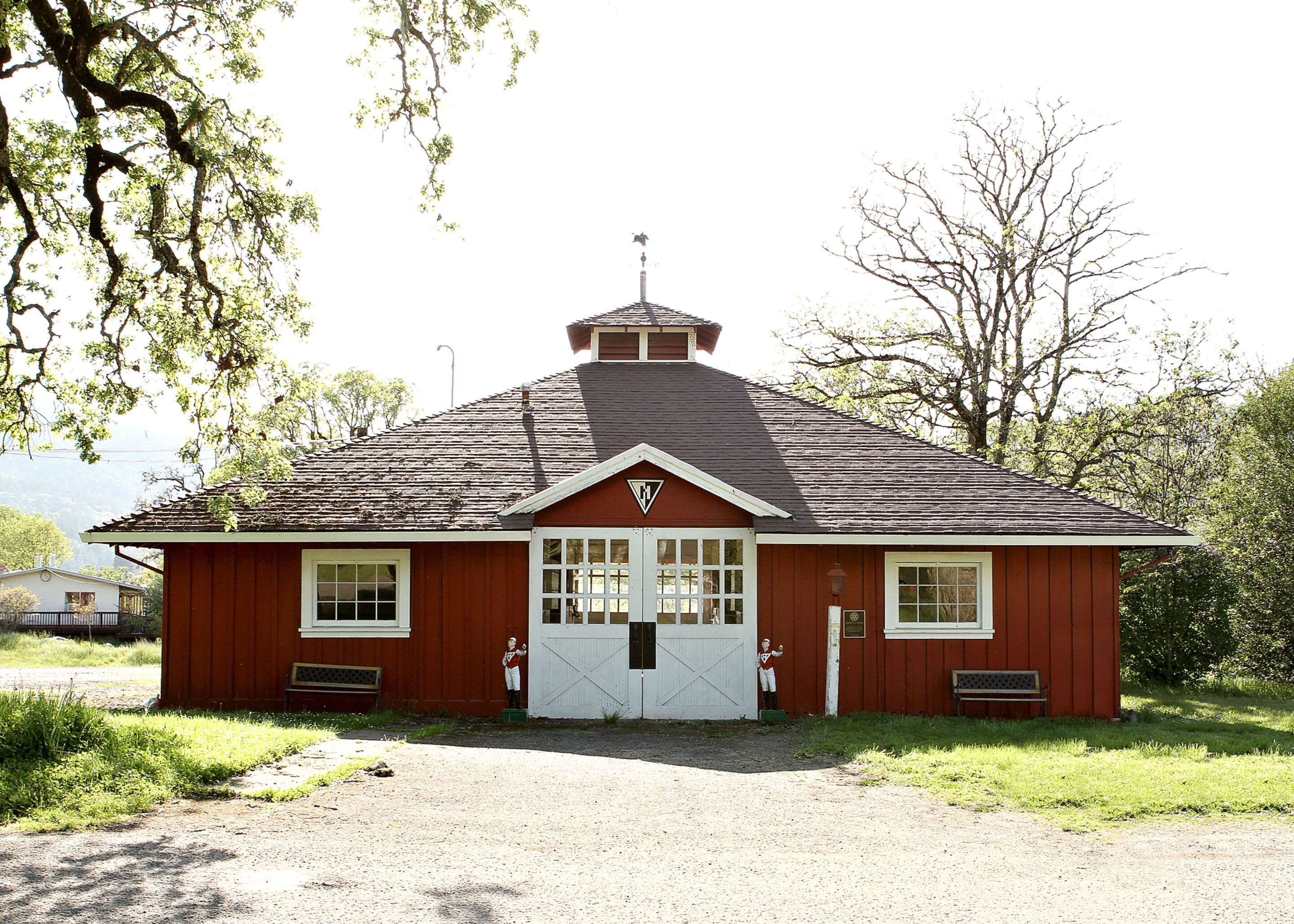 Seabiscuits Stud Barn