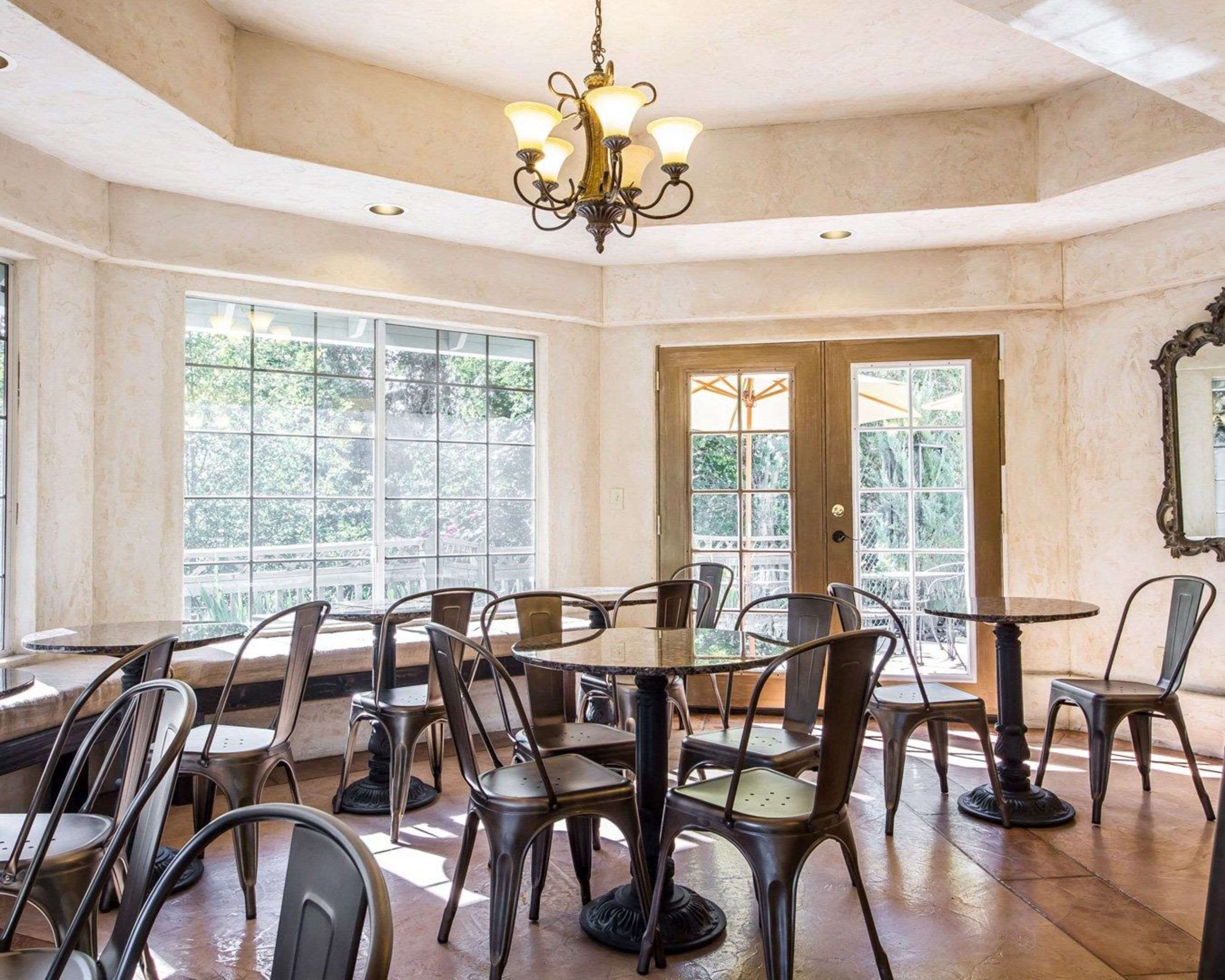Breakfast room