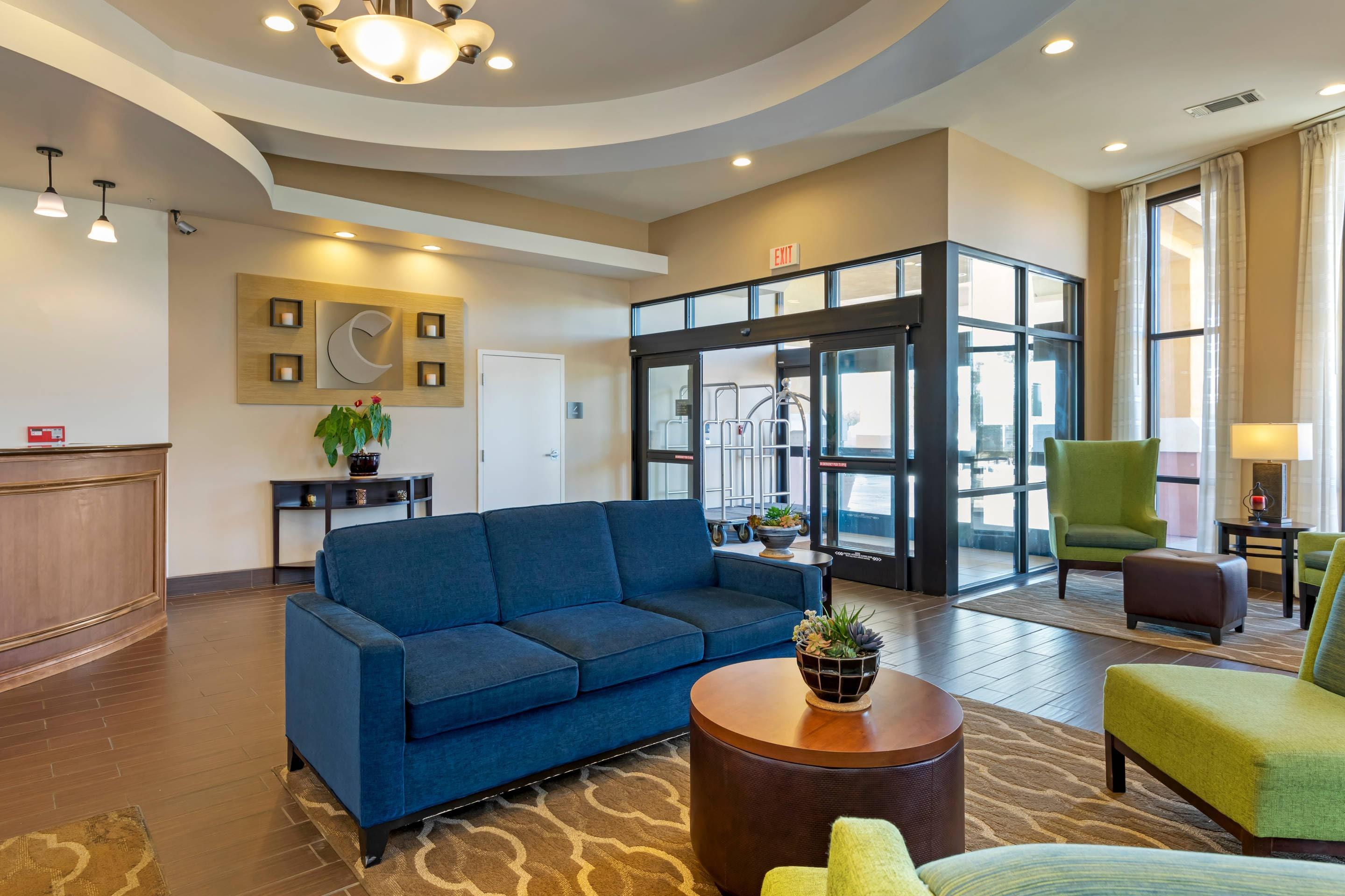 Hotel lobby | Comfort Suites Barstow near I-15