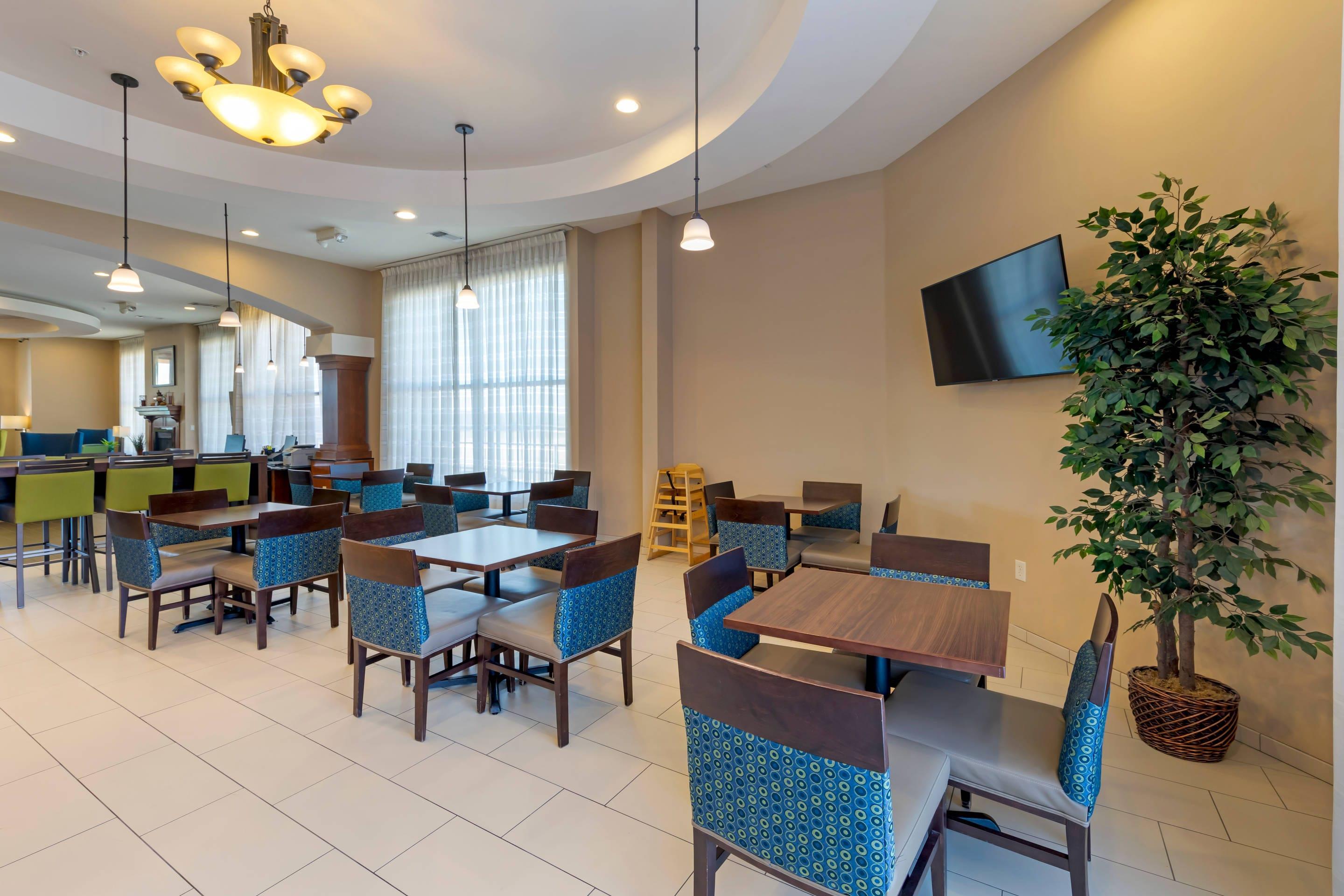 Breakfast area | Comfort Suites Barstow near I-15