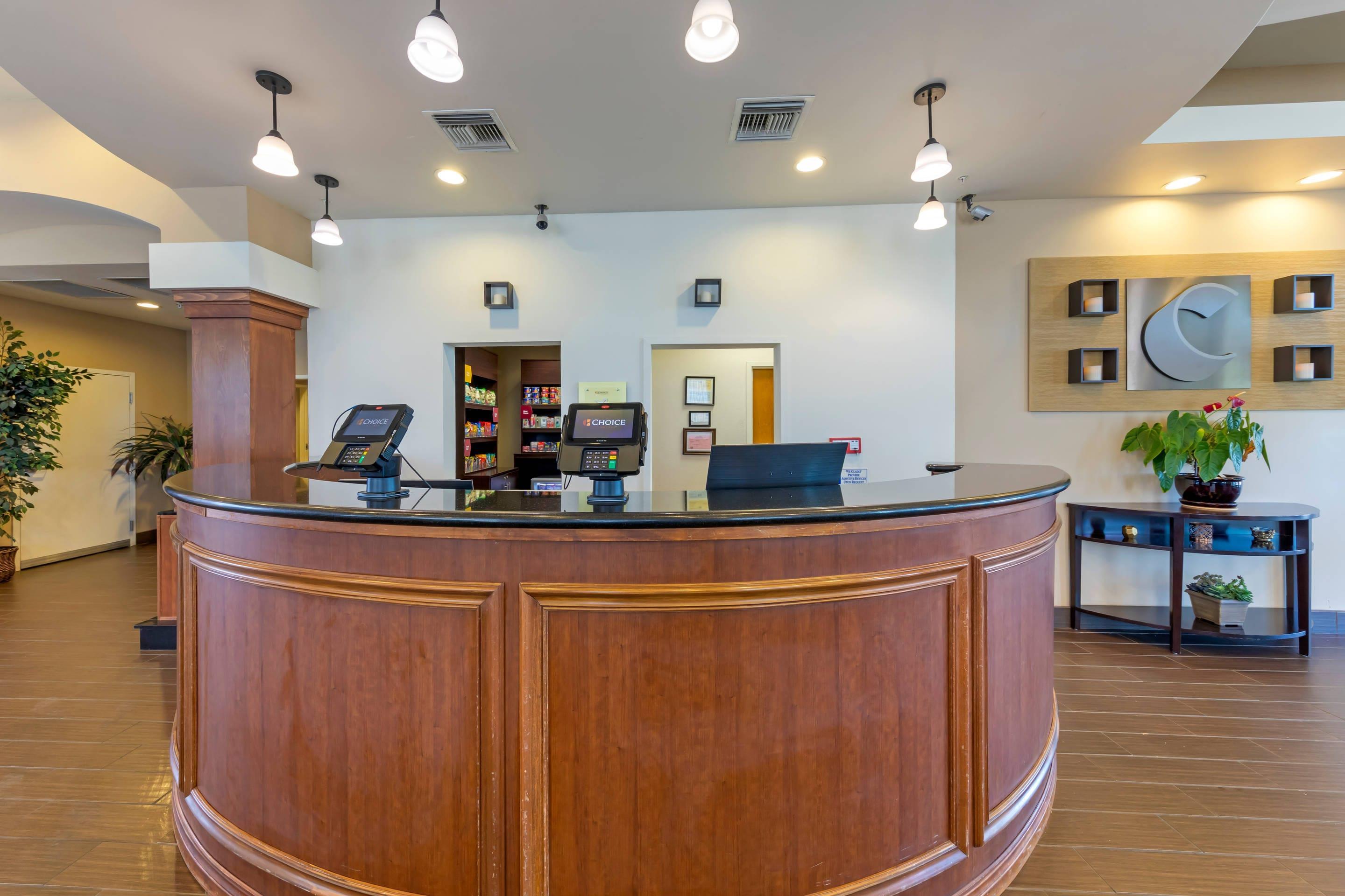 Front desk | Comfort Suites Barstow near I-15