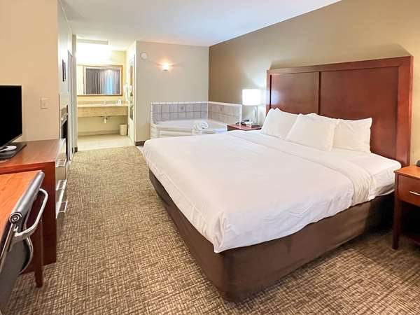 Suite - Comfort Inn Sequoia National Park Three Rivers