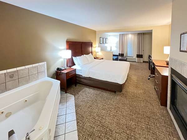 Suite - Comfort Inn Sequoia National Park Three Rivers