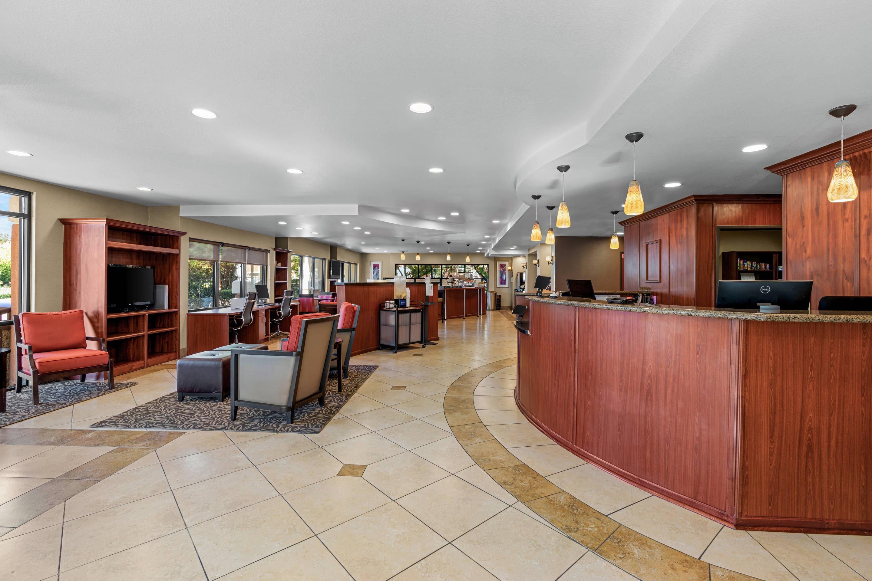 Hotel lobby | Comfort Suites Vacaville-Napa Valley Area