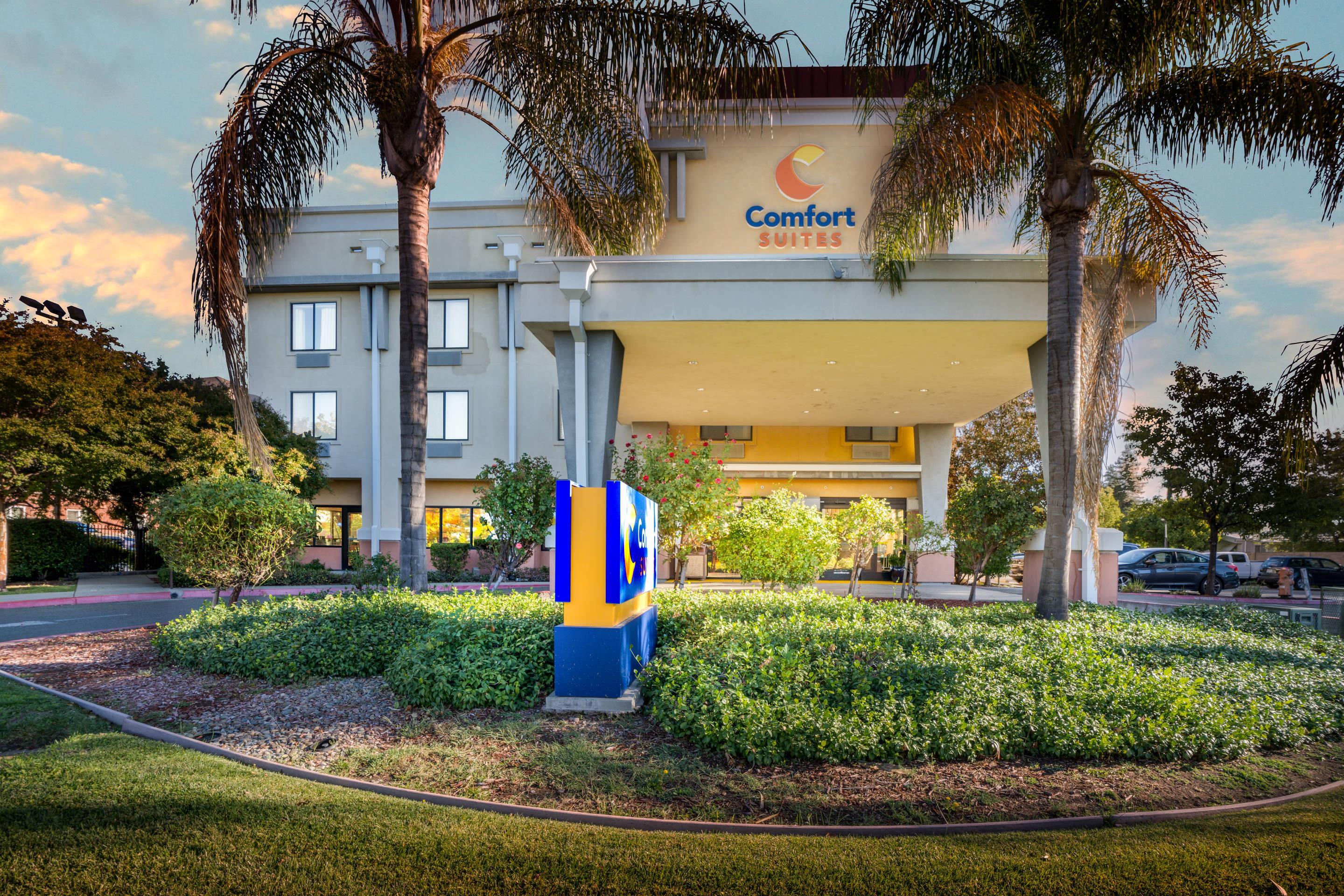 Hotel exterior | Comfort Suites Vacaville-Napa Valley Area