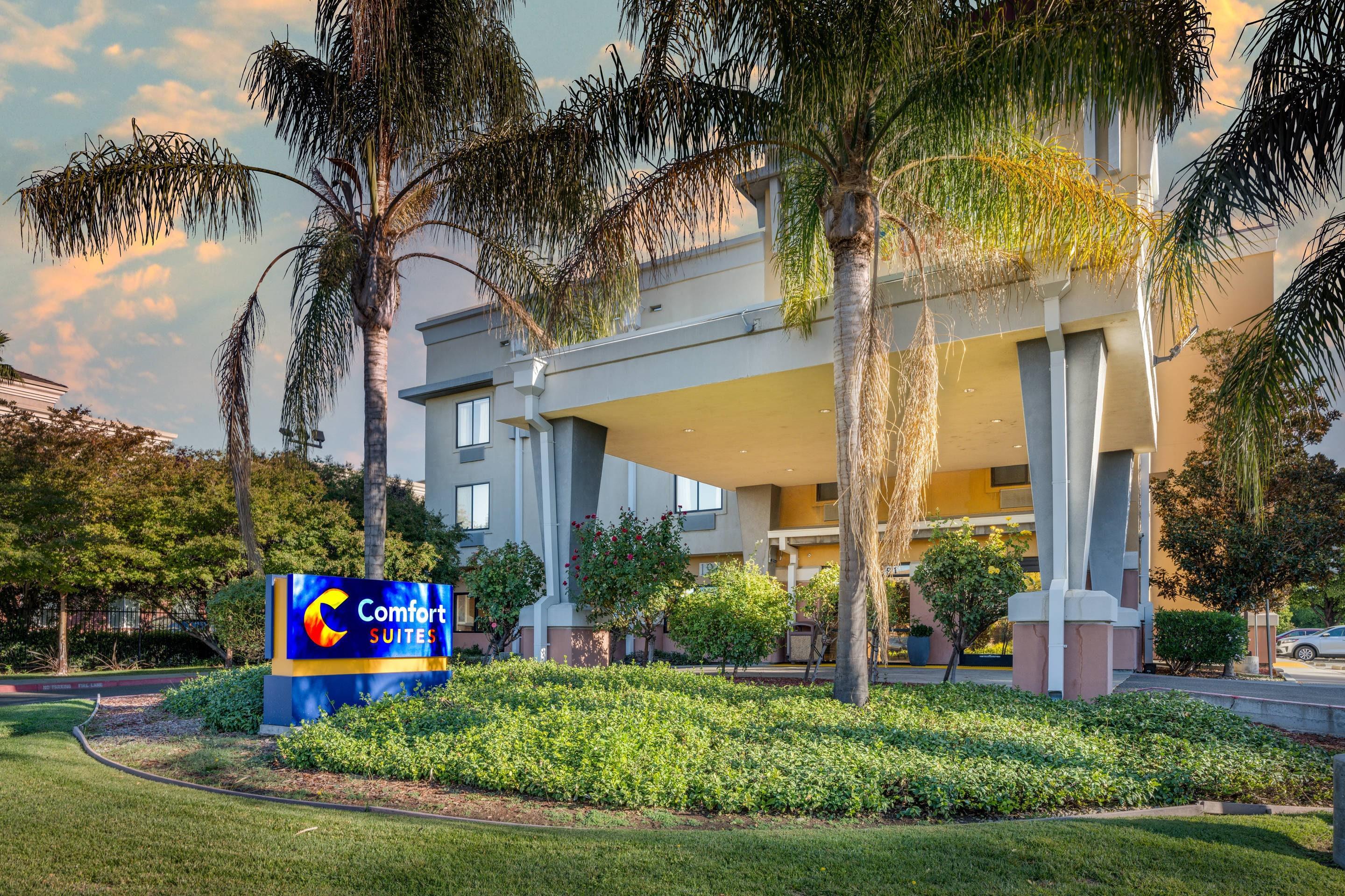 Hotel exterior | Comfort Suites Vacaville-Napa Valley Area