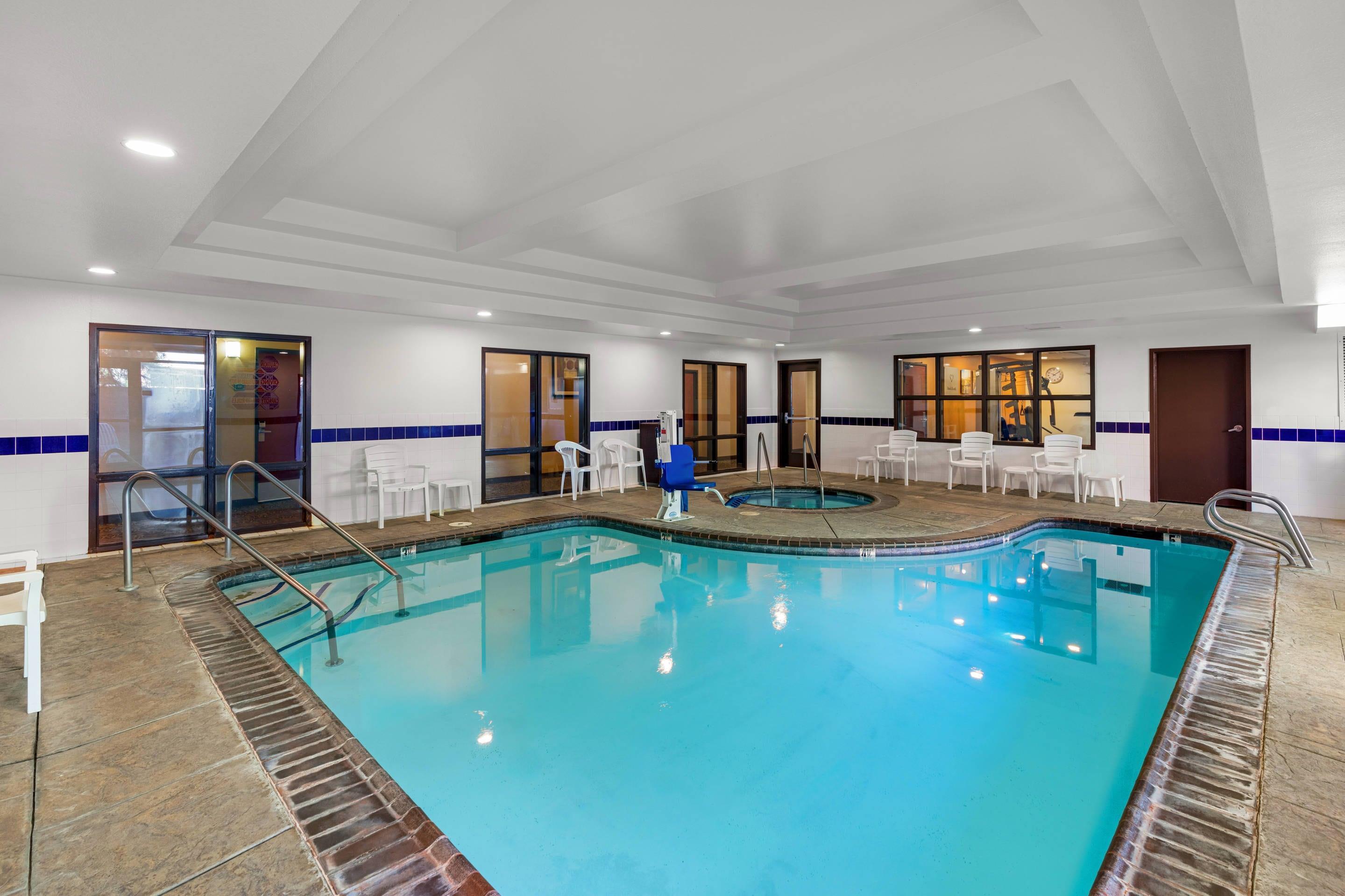 Indoor pool | Comfort Suites Vacaville-Napa Valley Area