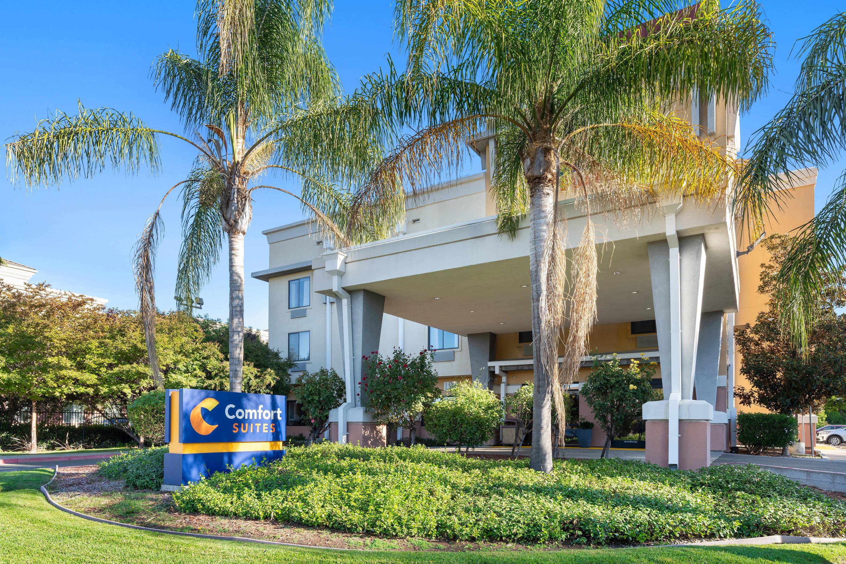 Hotel exterior | Comfort Suites Vacaville-Napa Valley Area