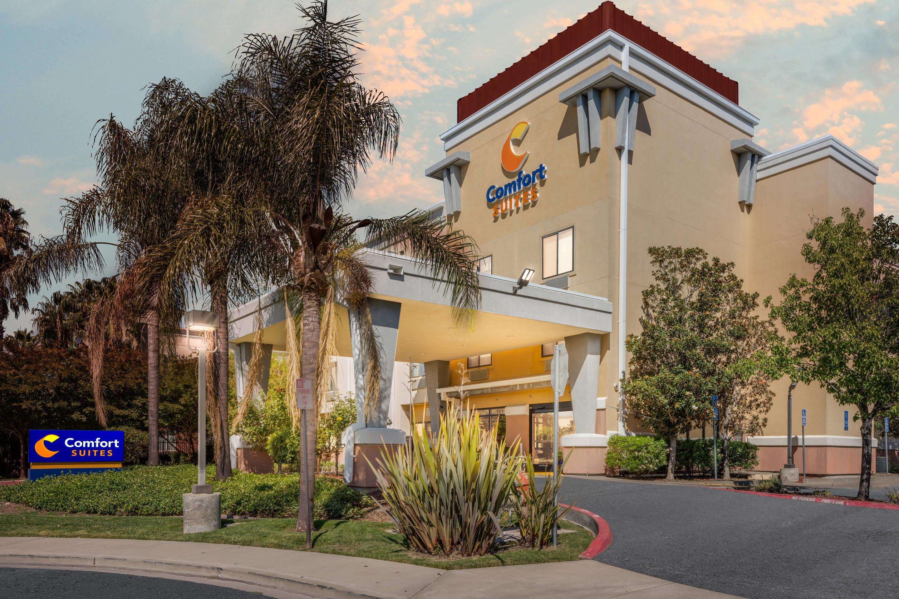 Hotel exterior | Comfort Suites Vacaville-Napa Valley Area