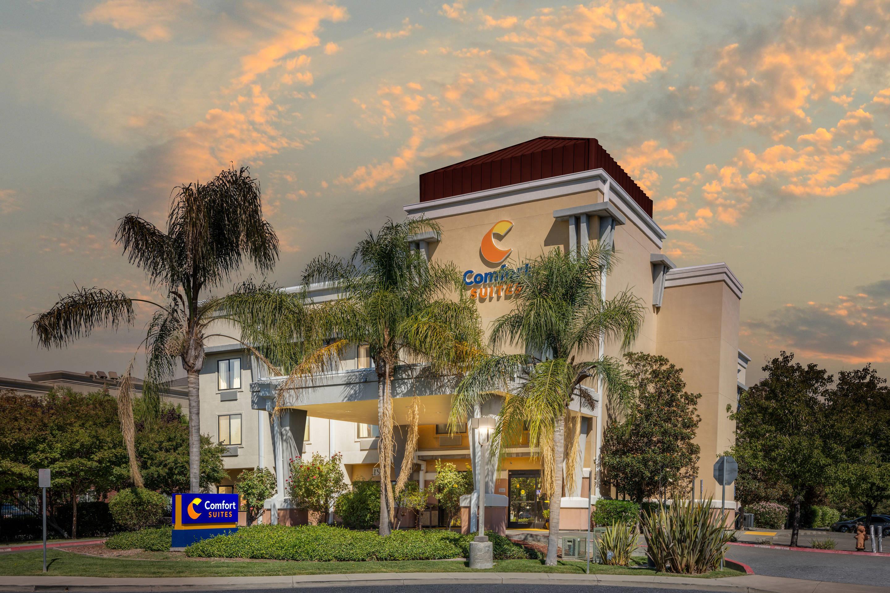 Hotel exterior | Comfort Suites Vacaville-Napa Valley Area