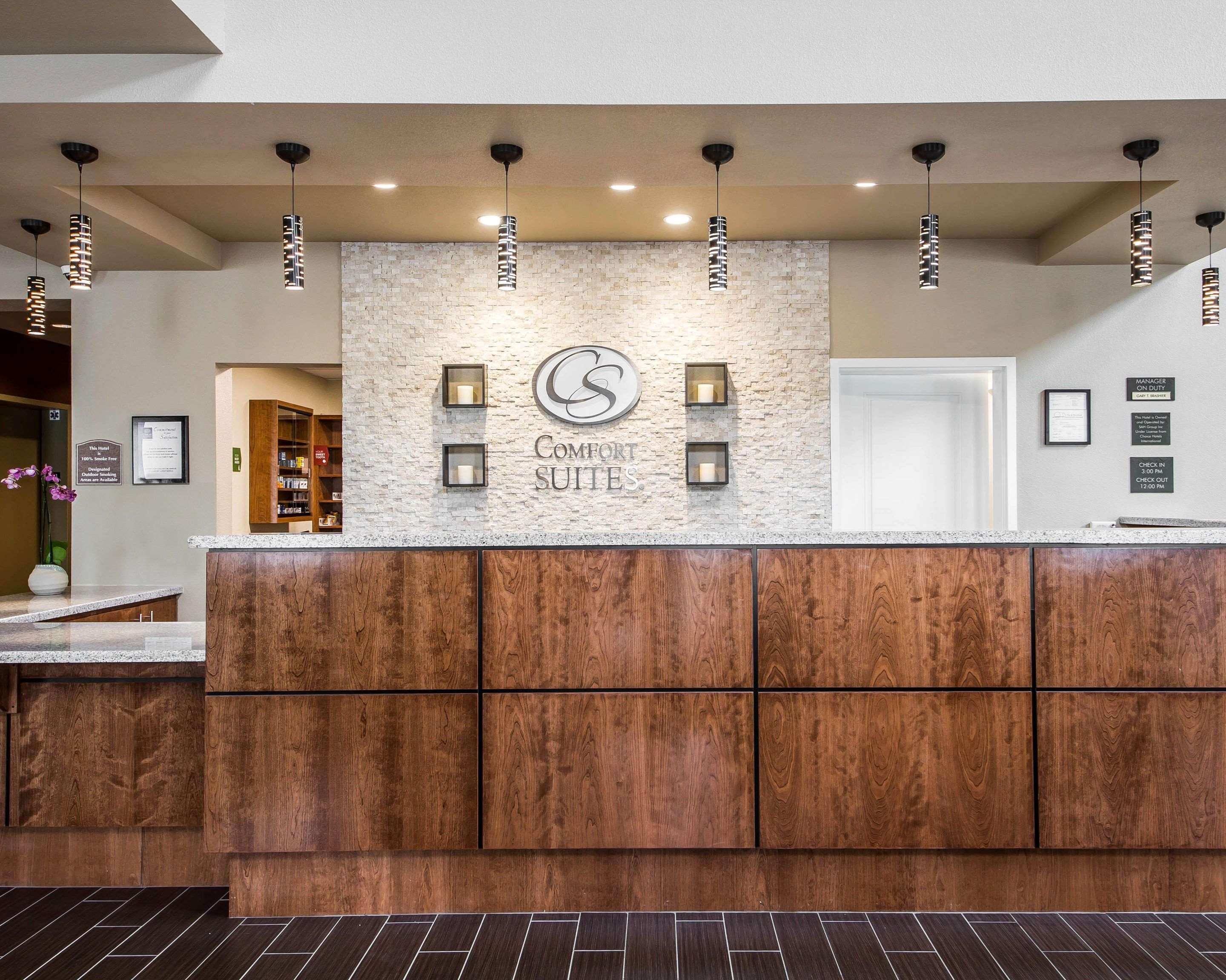 Front desk | Comfort Suites Woodland - Sacramento Airport