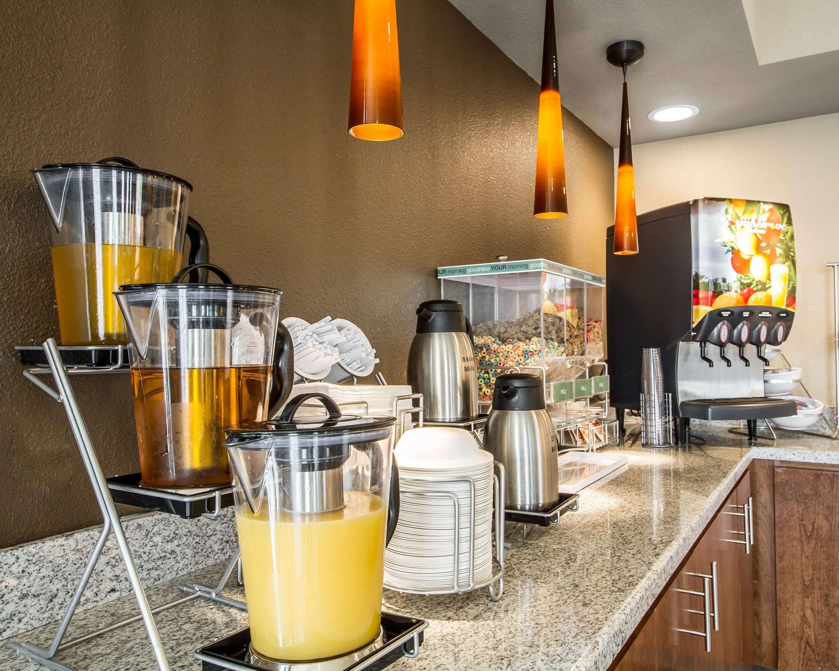 Free hot breakfast | Comfort Suites Woodland - Sacramento Airport