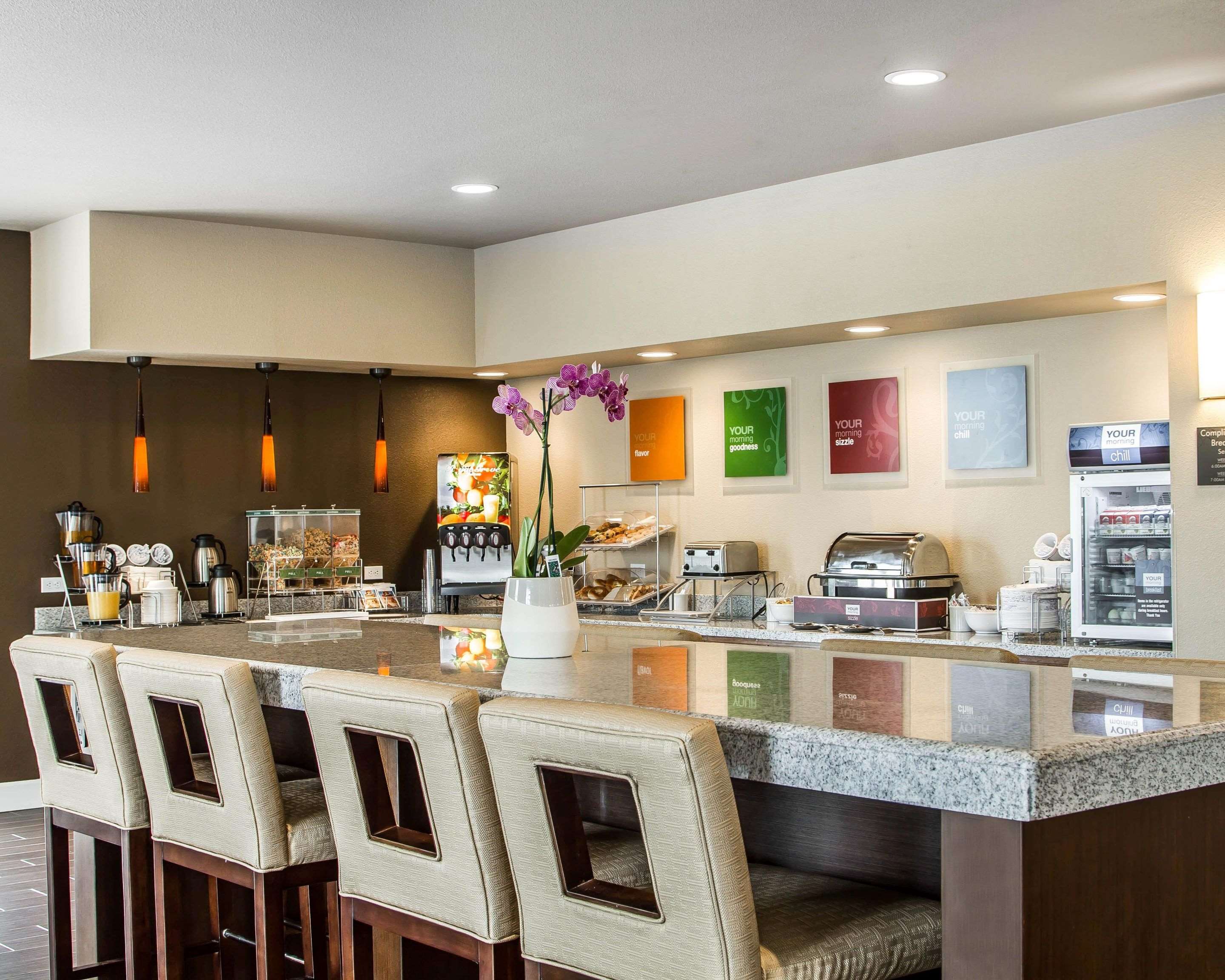 Spacious breakfast area | Comfort Suites Woodland - Sacramento Airport