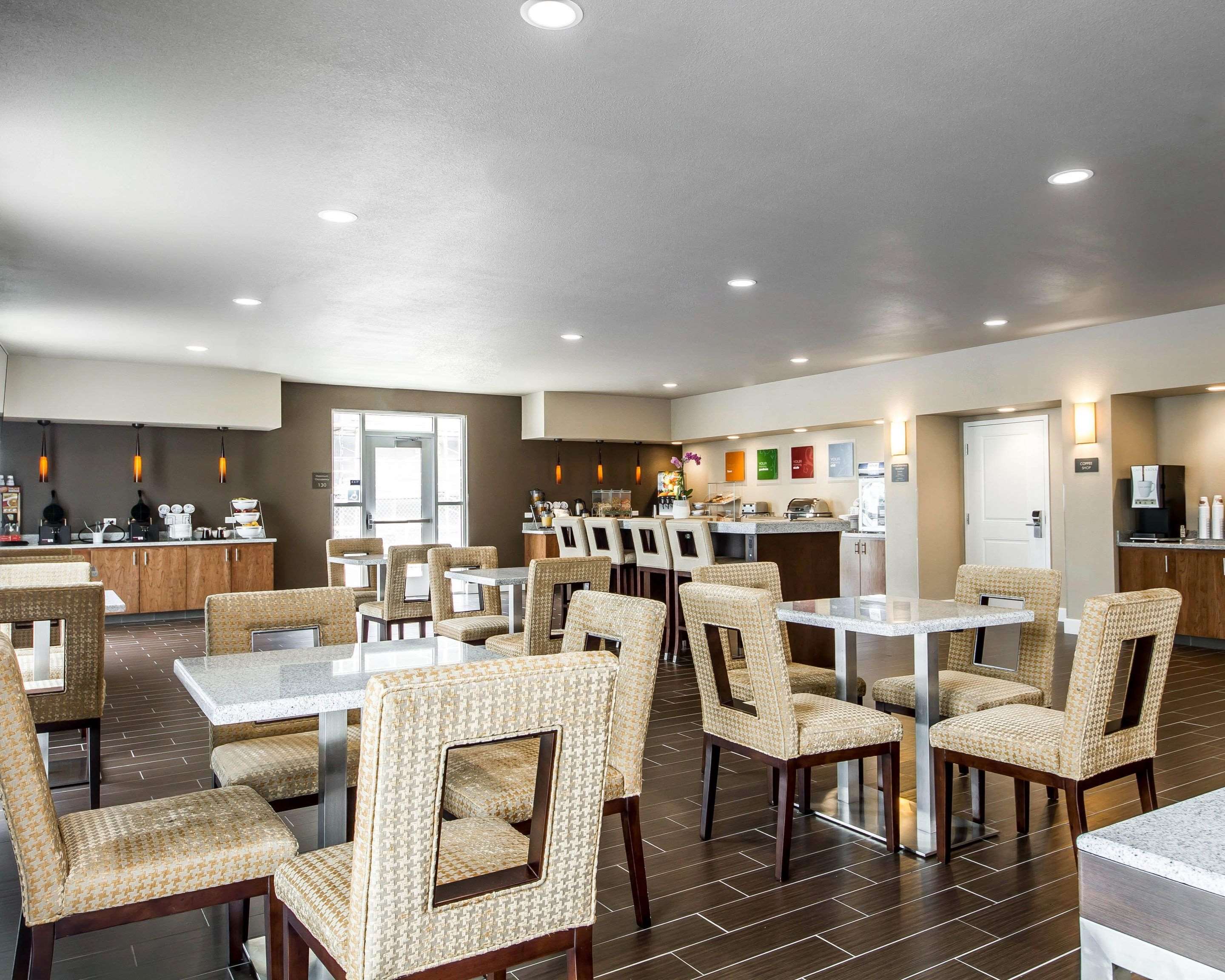 Breakfast room | Comfort Suites Woodland - Sacramento Airport