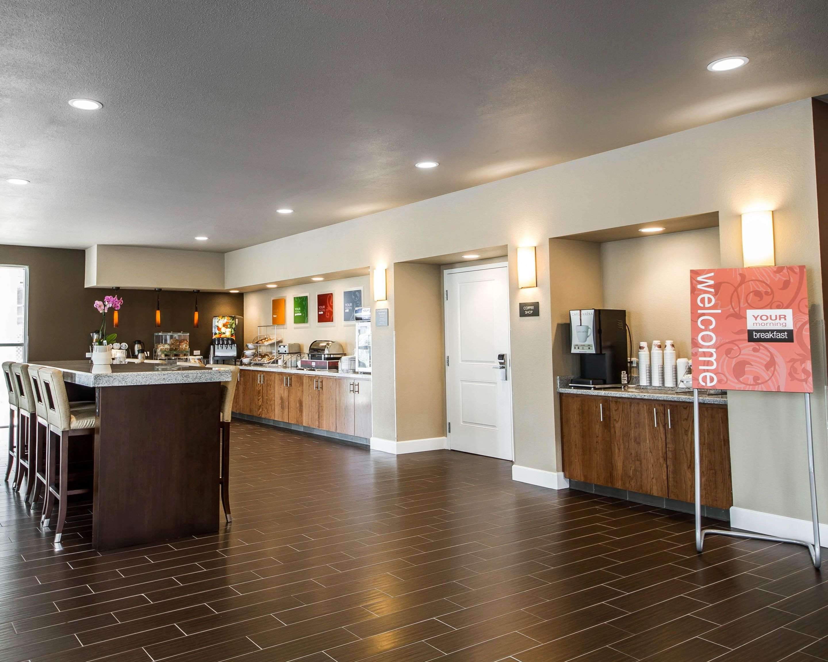 Breakfast area in the lobby | Comfort Suites Woodland - Sacramento Airport