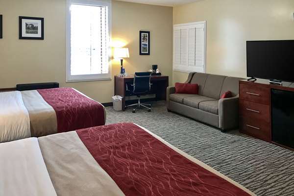 Suite - Comfort Inn Pomona