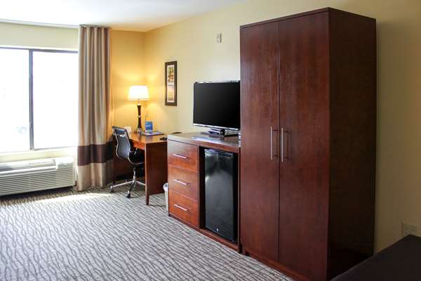 Suite - Comfort Inn Pomona